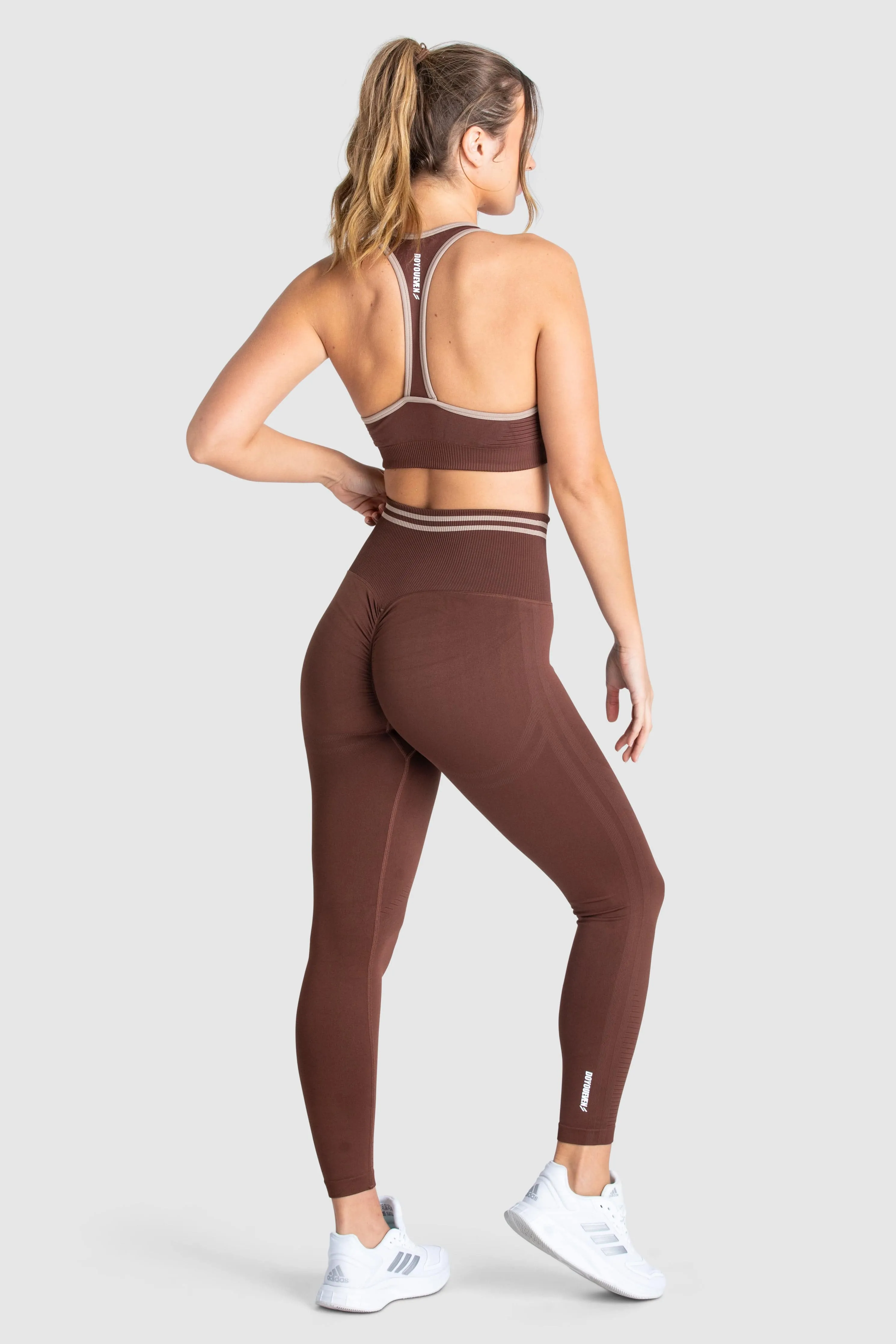 DYE Scrunch Seamless Crop - Chocolate Brown sold by DOYOUEVEN product image thumbnail 4