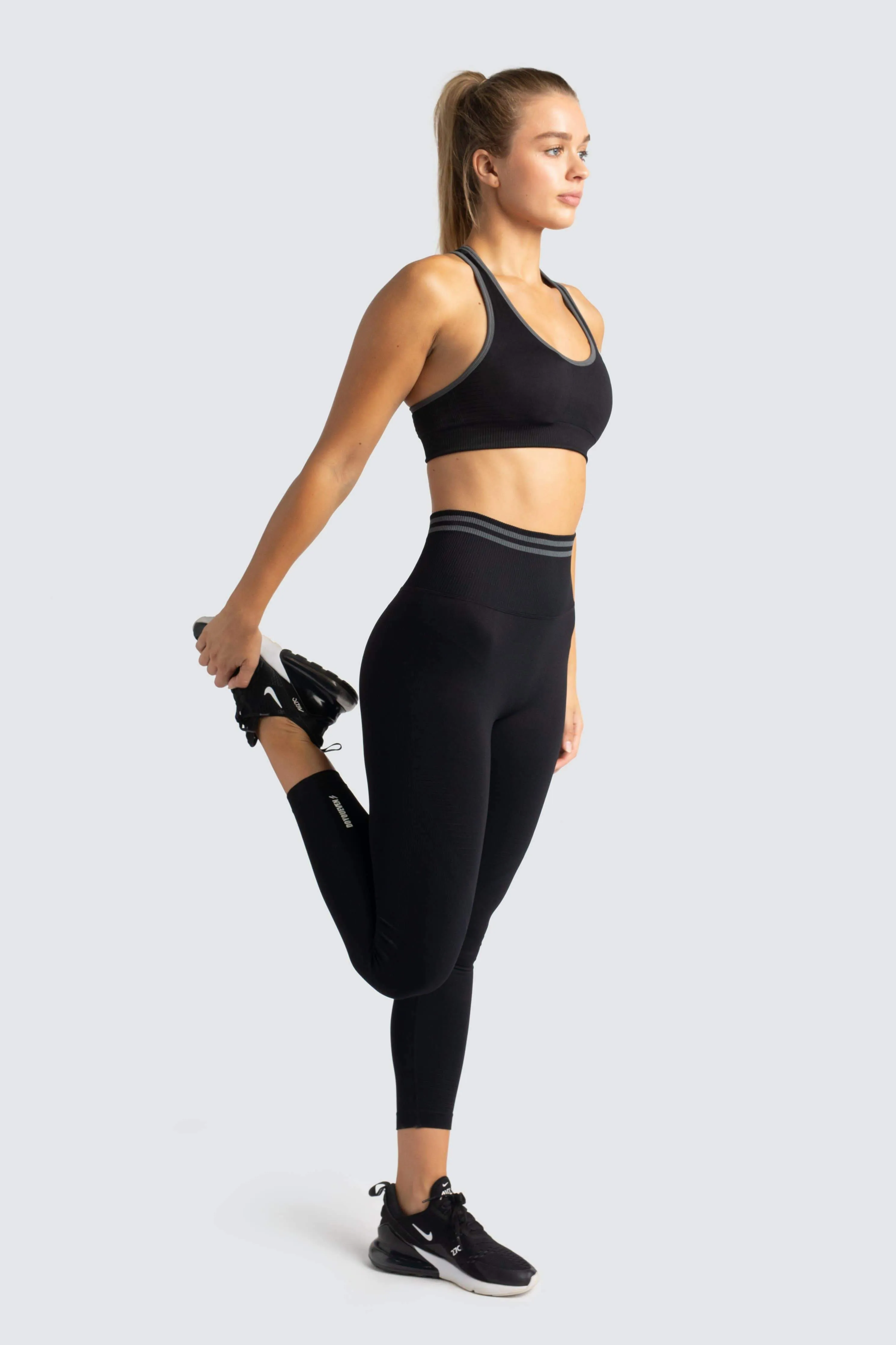 DYE Scrunch Seamless Leggings - Jet Black sold by DOYOUEVEN product image thumbnail 5