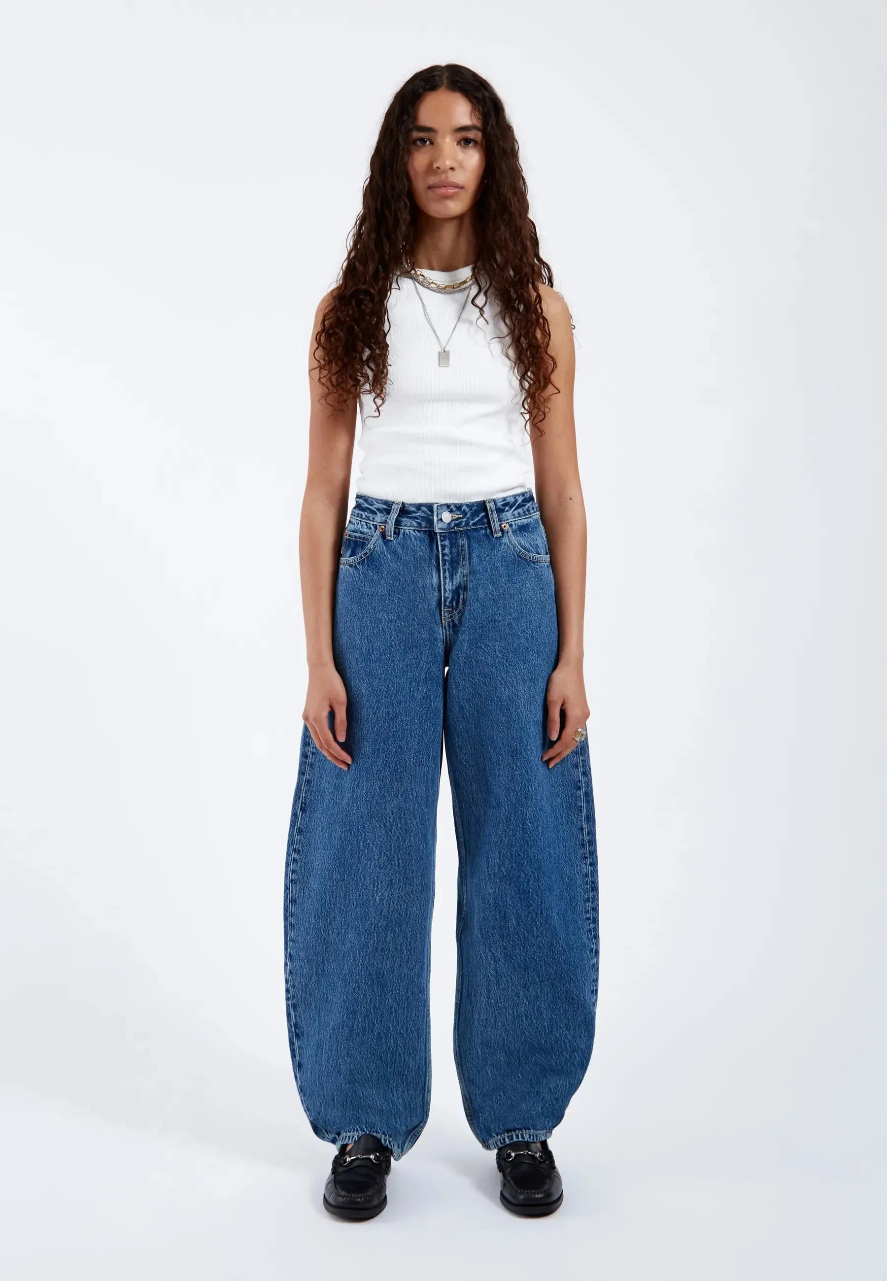 Nanci - Stream Mid Retro sold by Dr. Denim