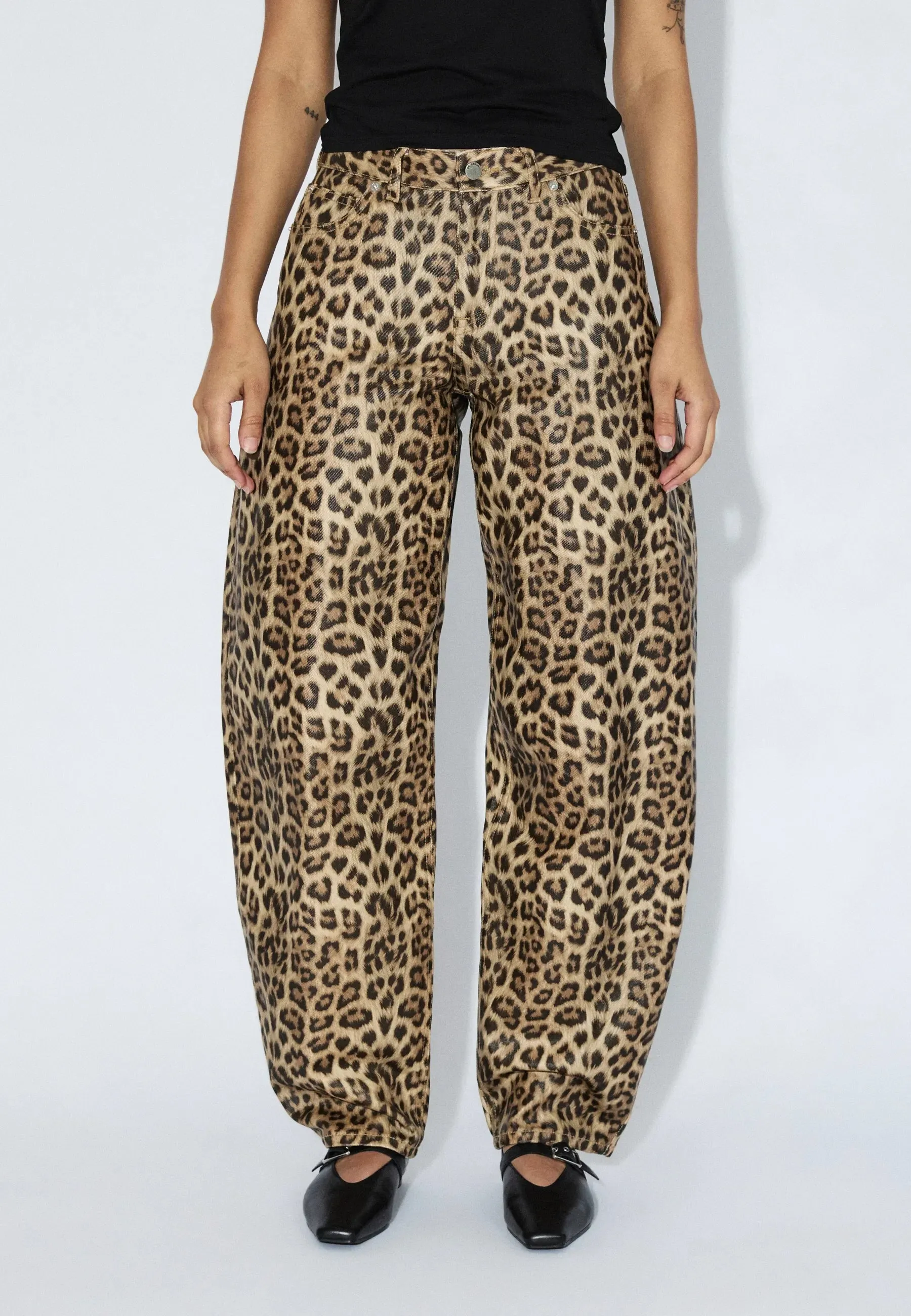 Nanci Mid Barrel - Leopard sold by Dr. Denim product image thumbnail 5