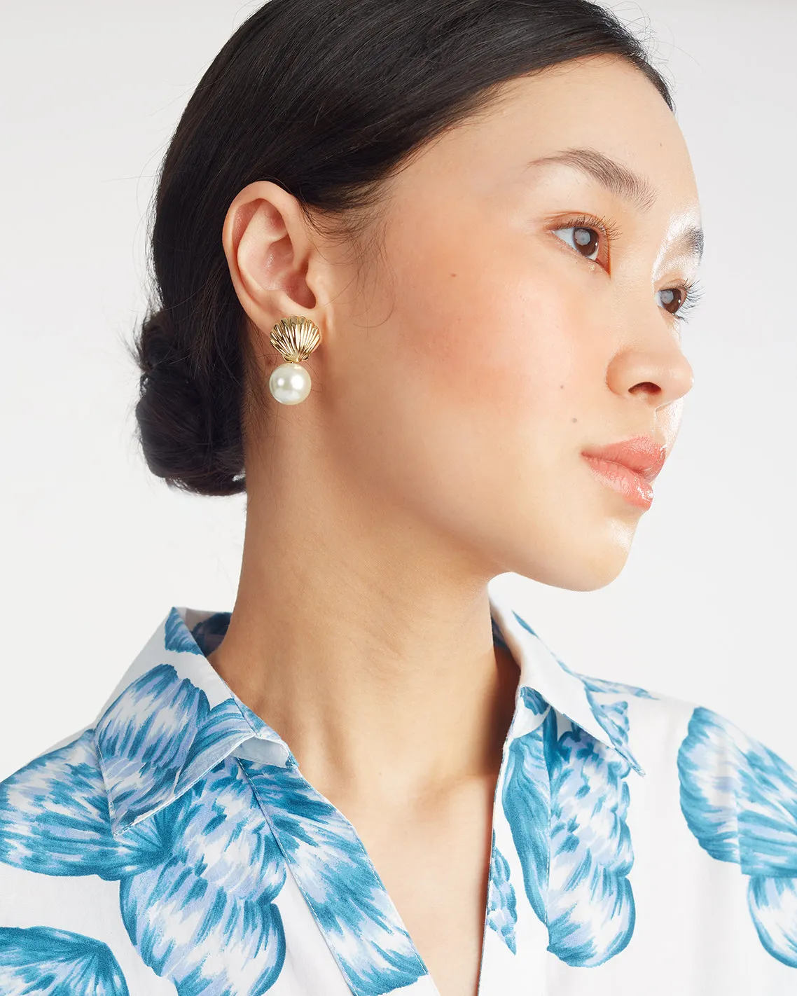 Pearl Shell Stud Earring sold by Draper James product image thumbnail 2