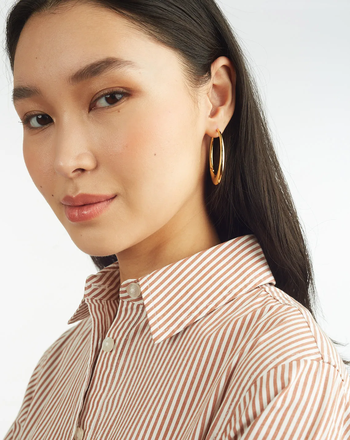 Oval Hinged Hoops sold by Draper James product image thumbnail 2