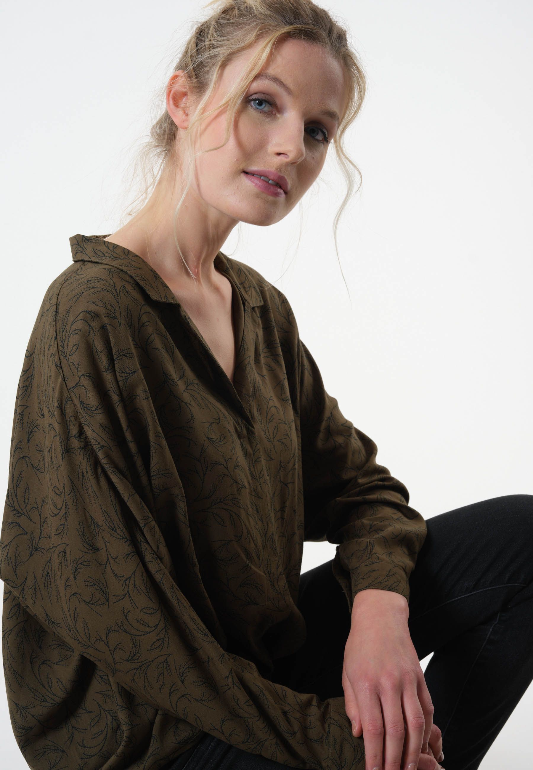 Deeluxe Manon Shirt sold by Dress Barn product image thumbnail 4