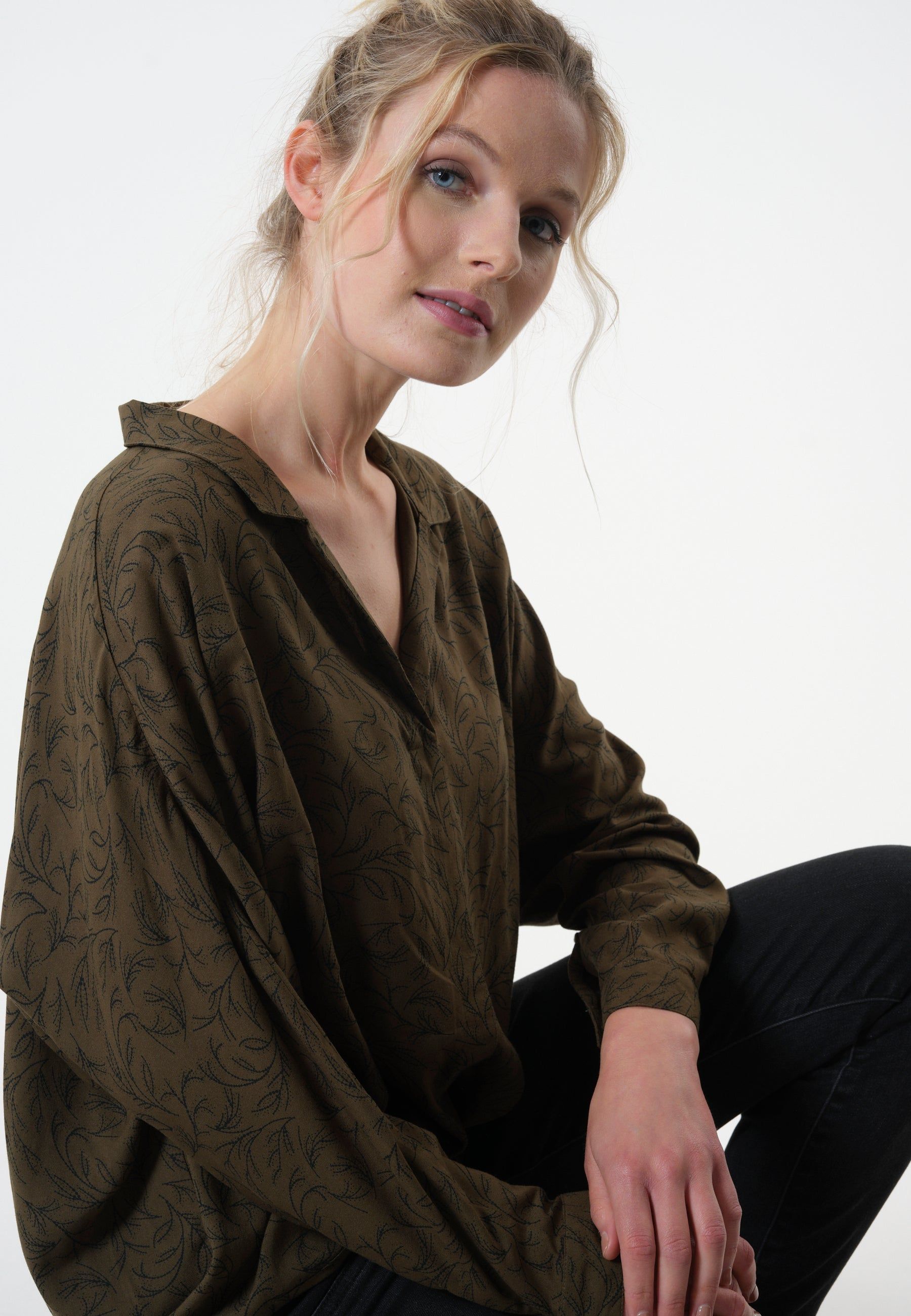 Deeluxe Manon Shirt sold by Dress Barn product image thumbnail 2