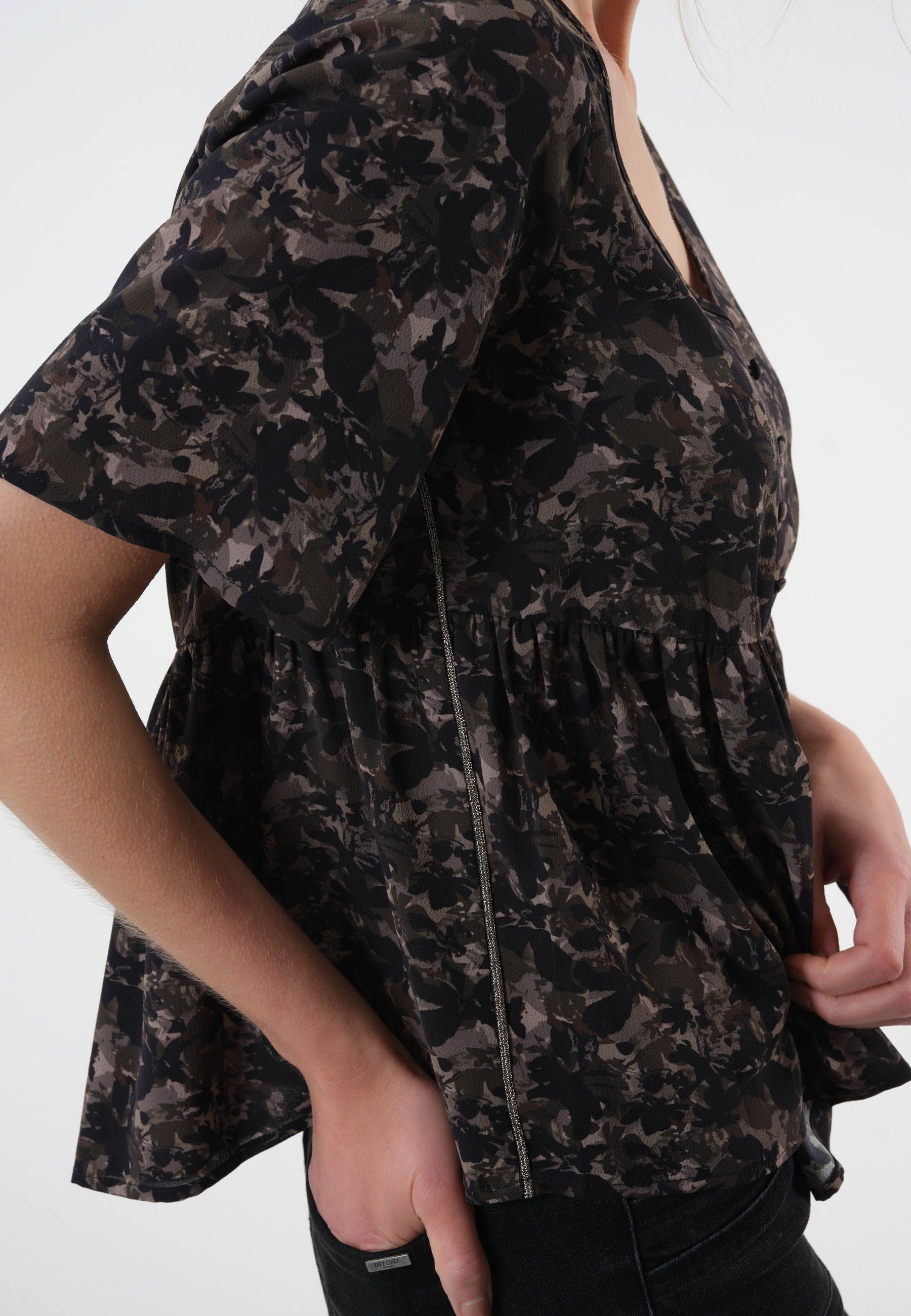 Deeluxe Ellyne Blouse sold by Dress Barn product image thumbnail 4