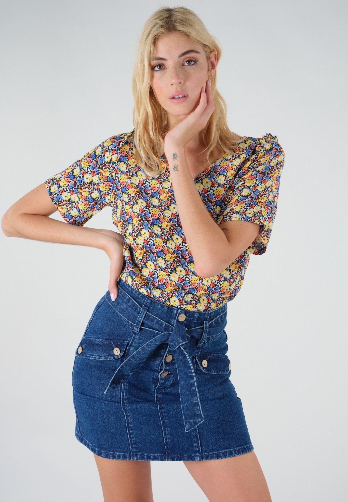 Deeluxe Suzela Blouse sold by Dress Barn product image thumbnail 2