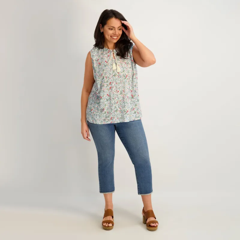 Westport Signature Fray Hem Capri in Dark Wash - Plus made by Dress Barn