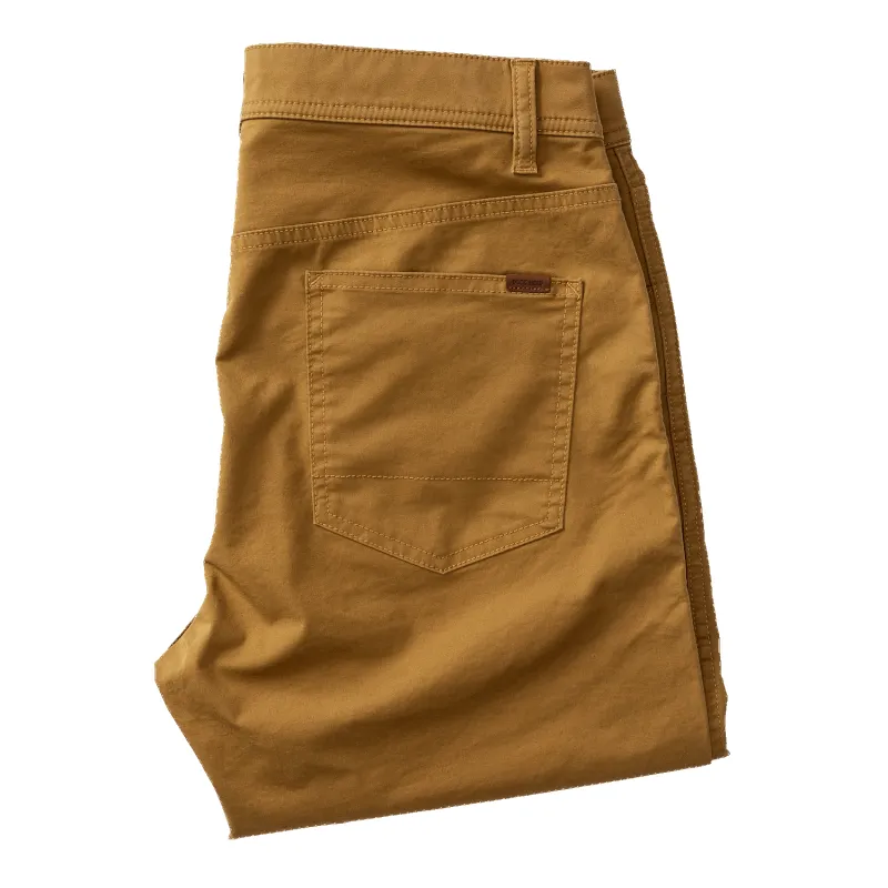 Shoreline Five-Pocket - Dull Gold made by Duck Head