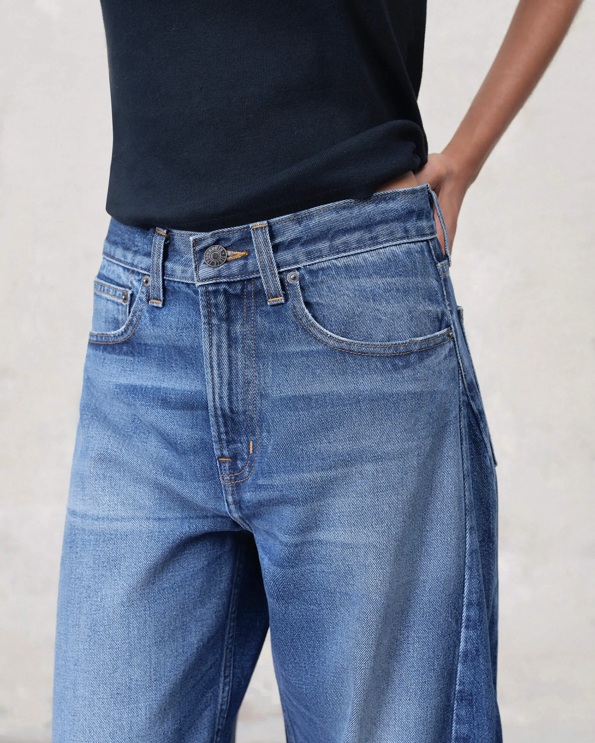 Andie Barrel Crop || Hess sold by Edwin product image thumbnail 2