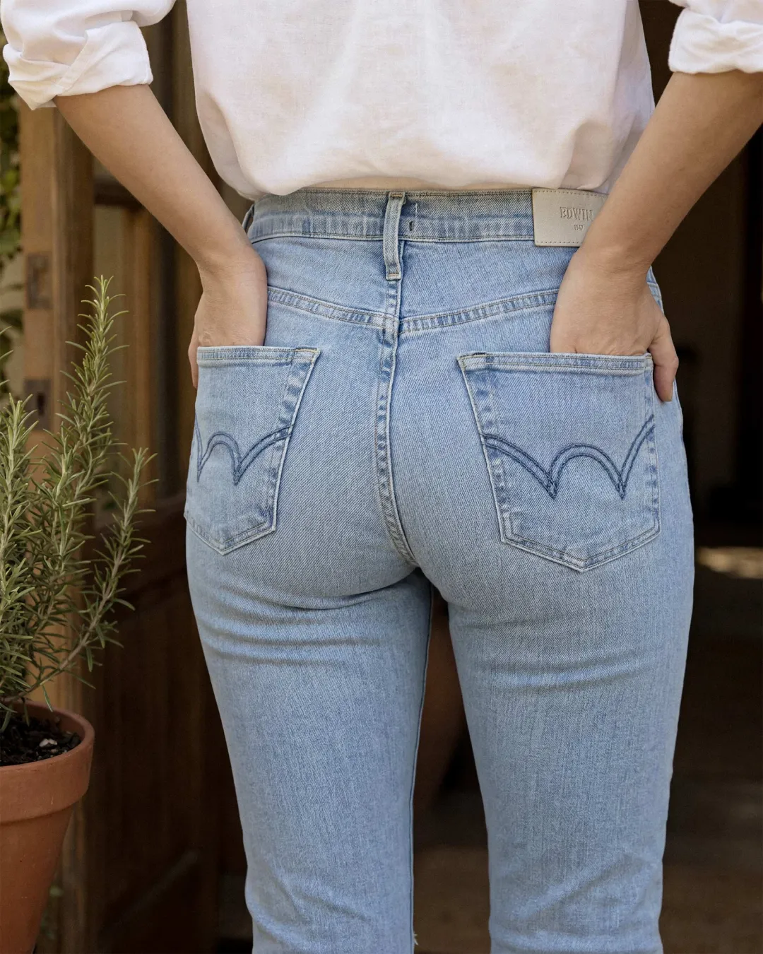 Elin Slim Straight Crop || Halo sold by Edwin product image thumbnail 5