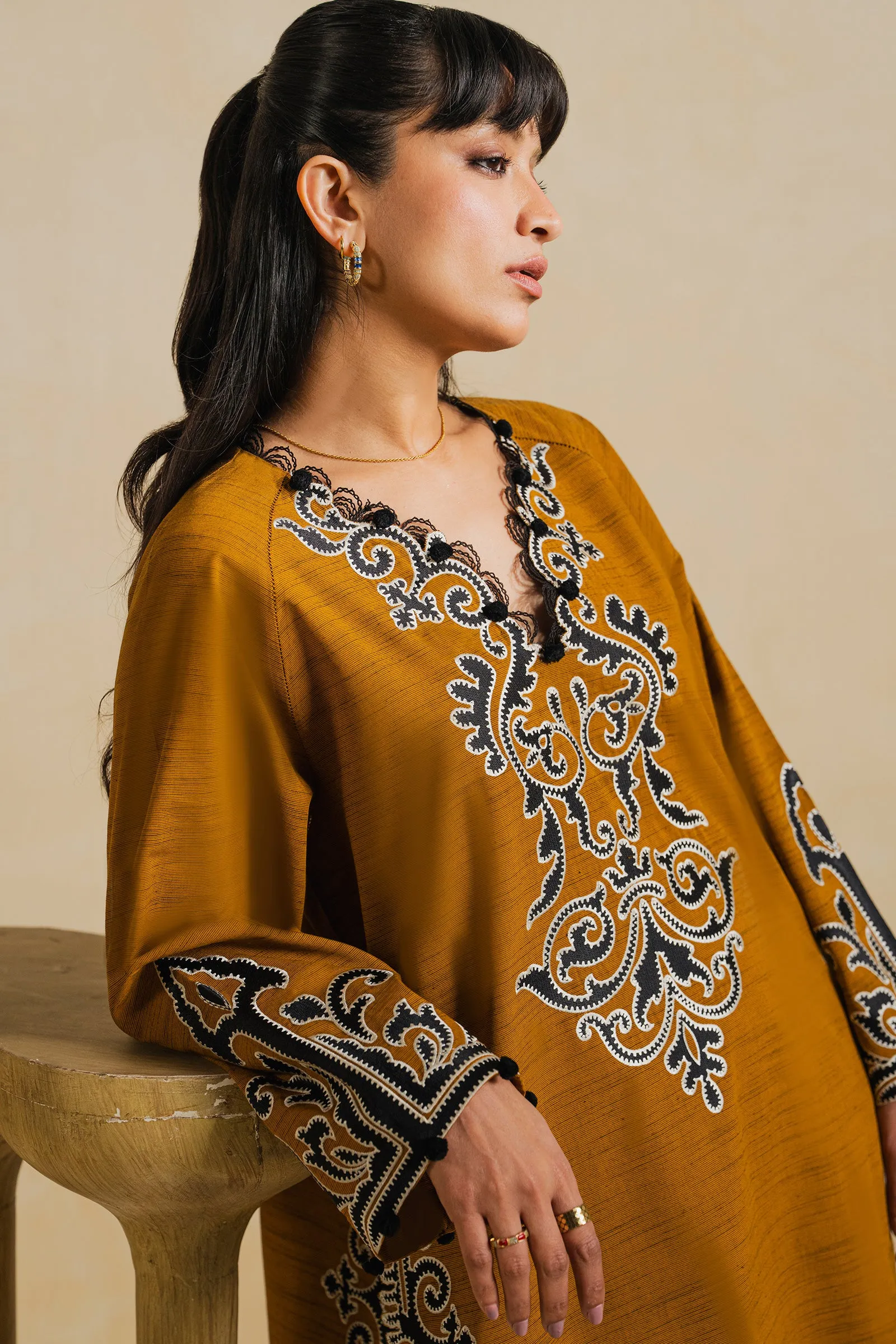 AARIZ (ERW-21580) sold by Elan product image thumbnail 3