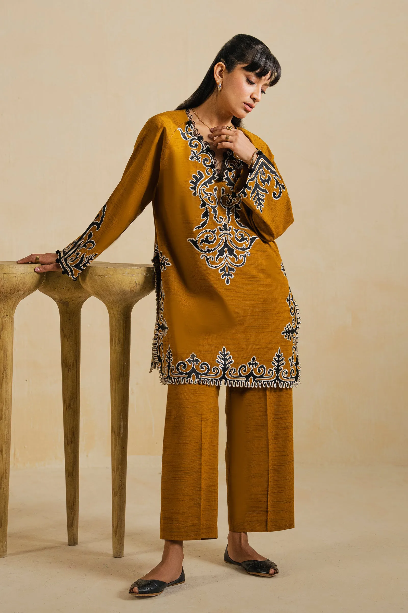 AARIZ (ERW-21580) sold by Elan product image thumbnail 2