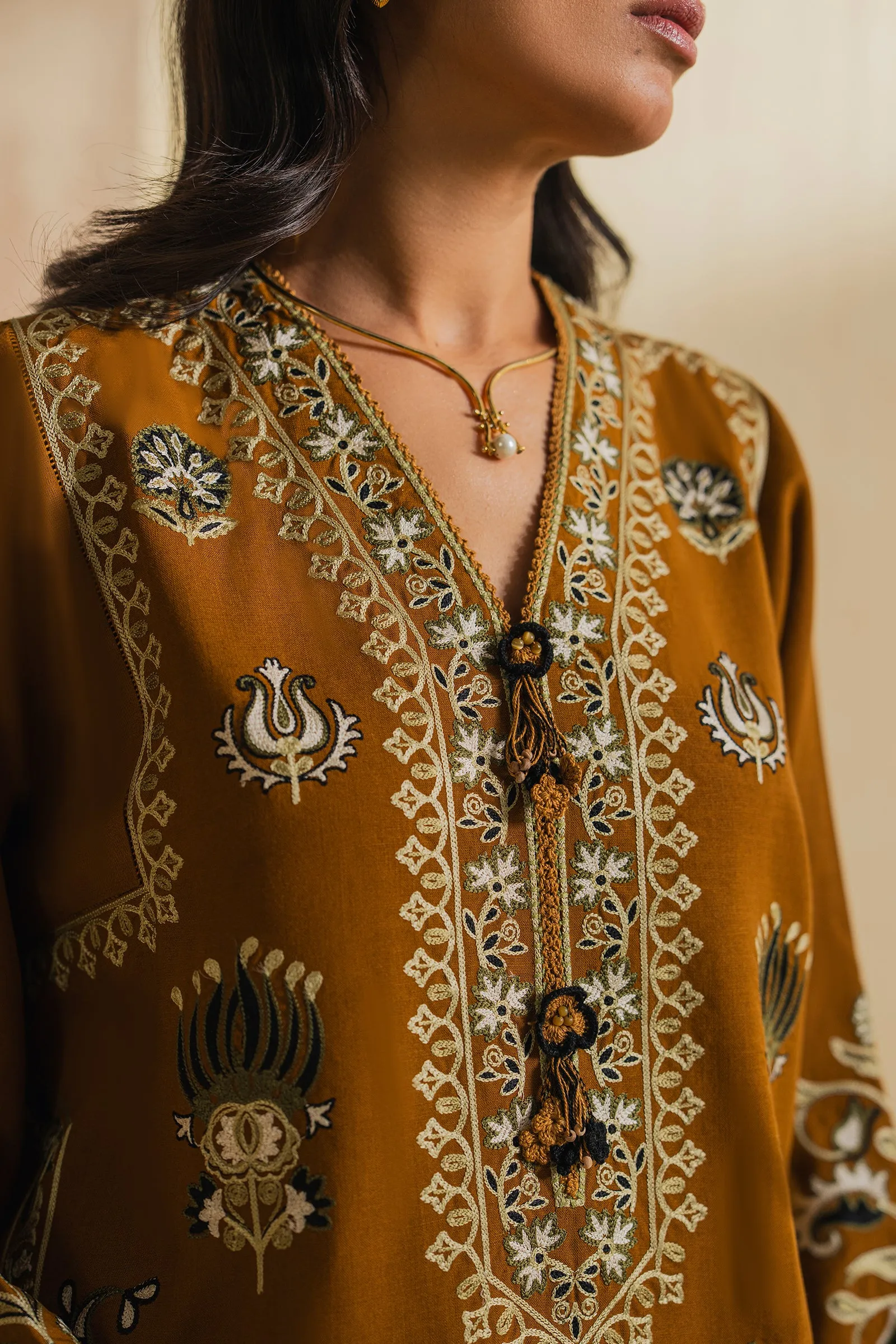 AMAAN (ERW-21575) sold by Elan product image thumbnail 2