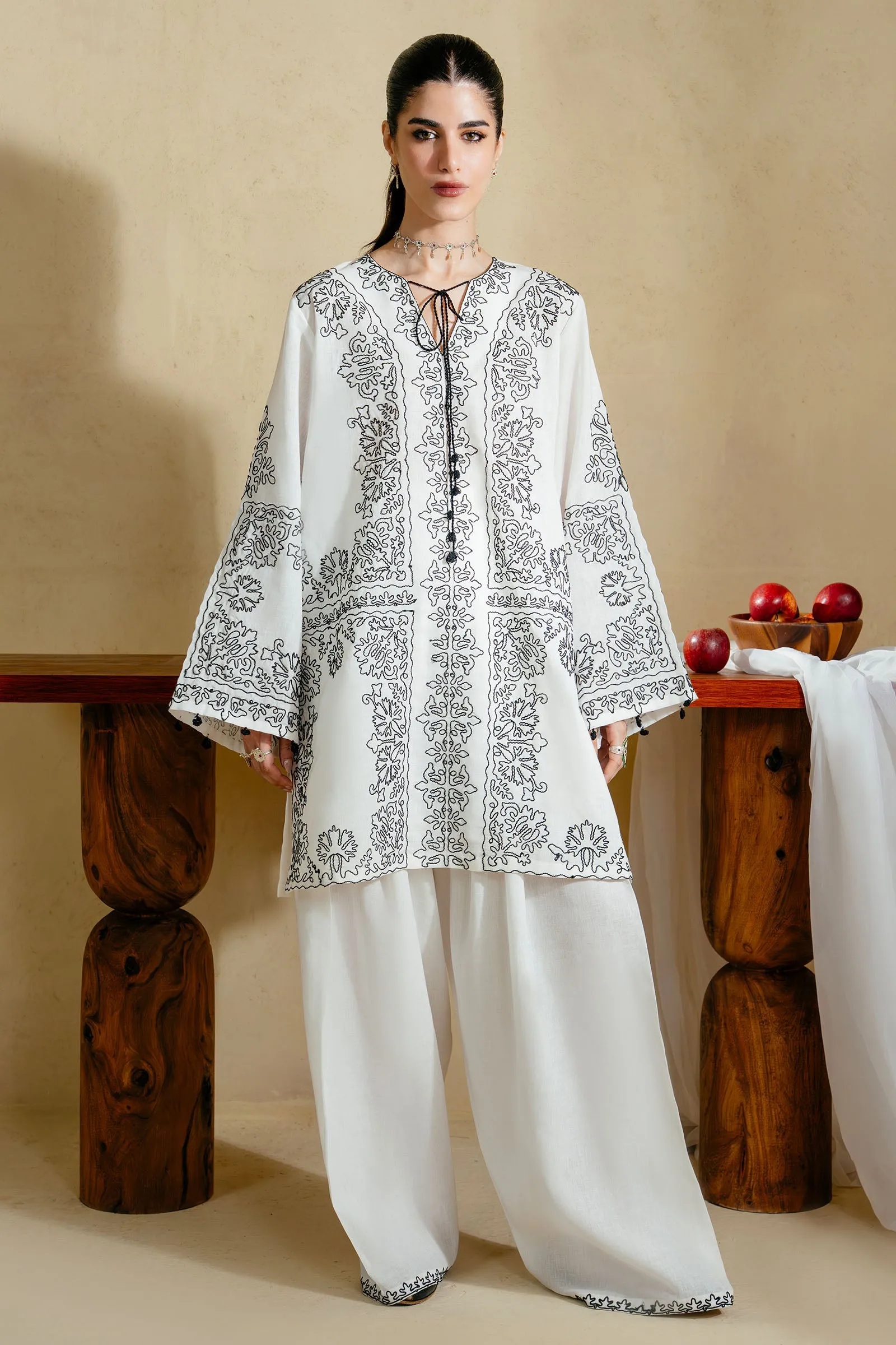 NAIRA (ERW-21502) sold by Elan product image thumbnail 3