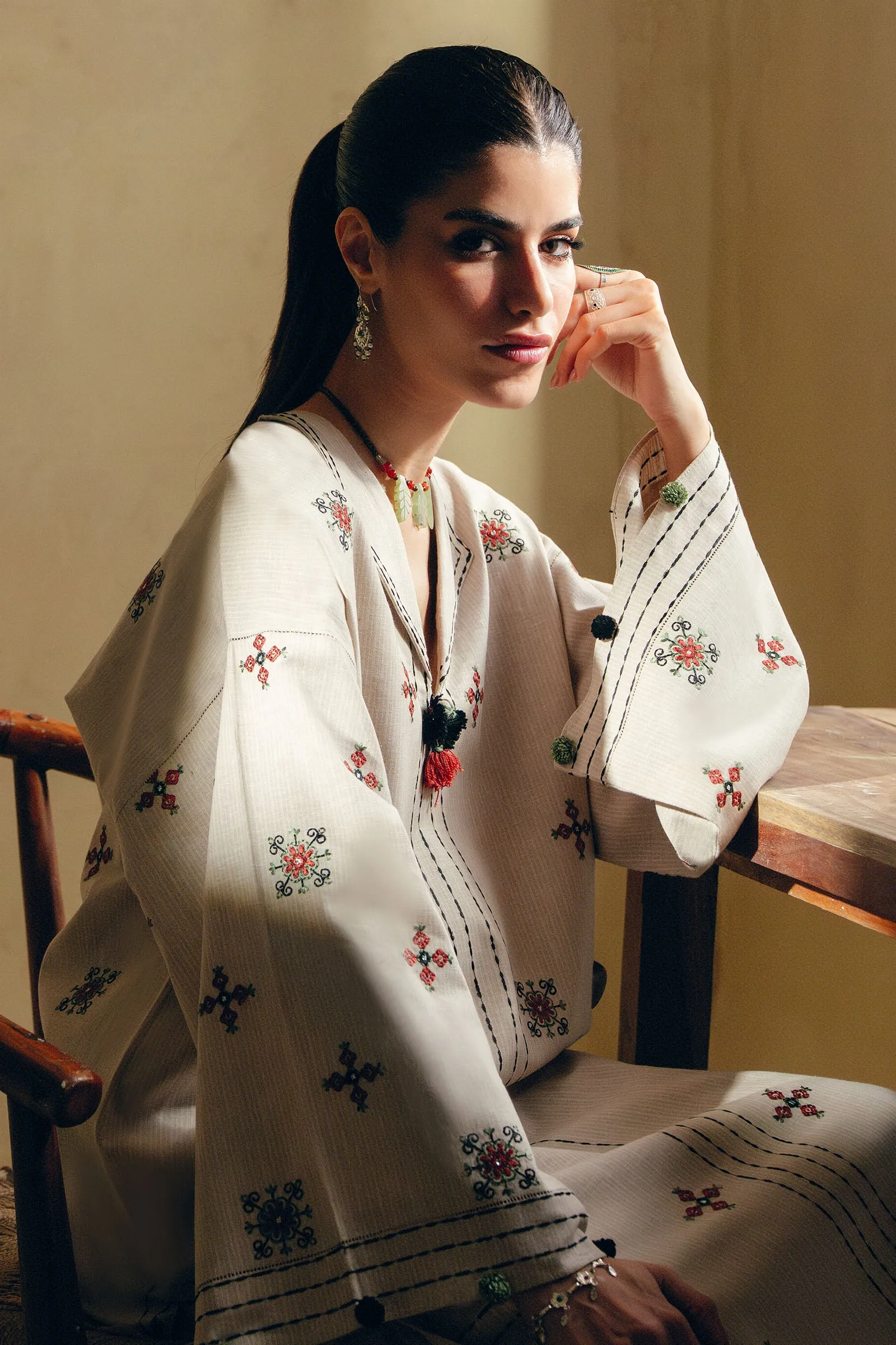 ROYA (ERW-21494) sold by Elan product image thumbnail 2