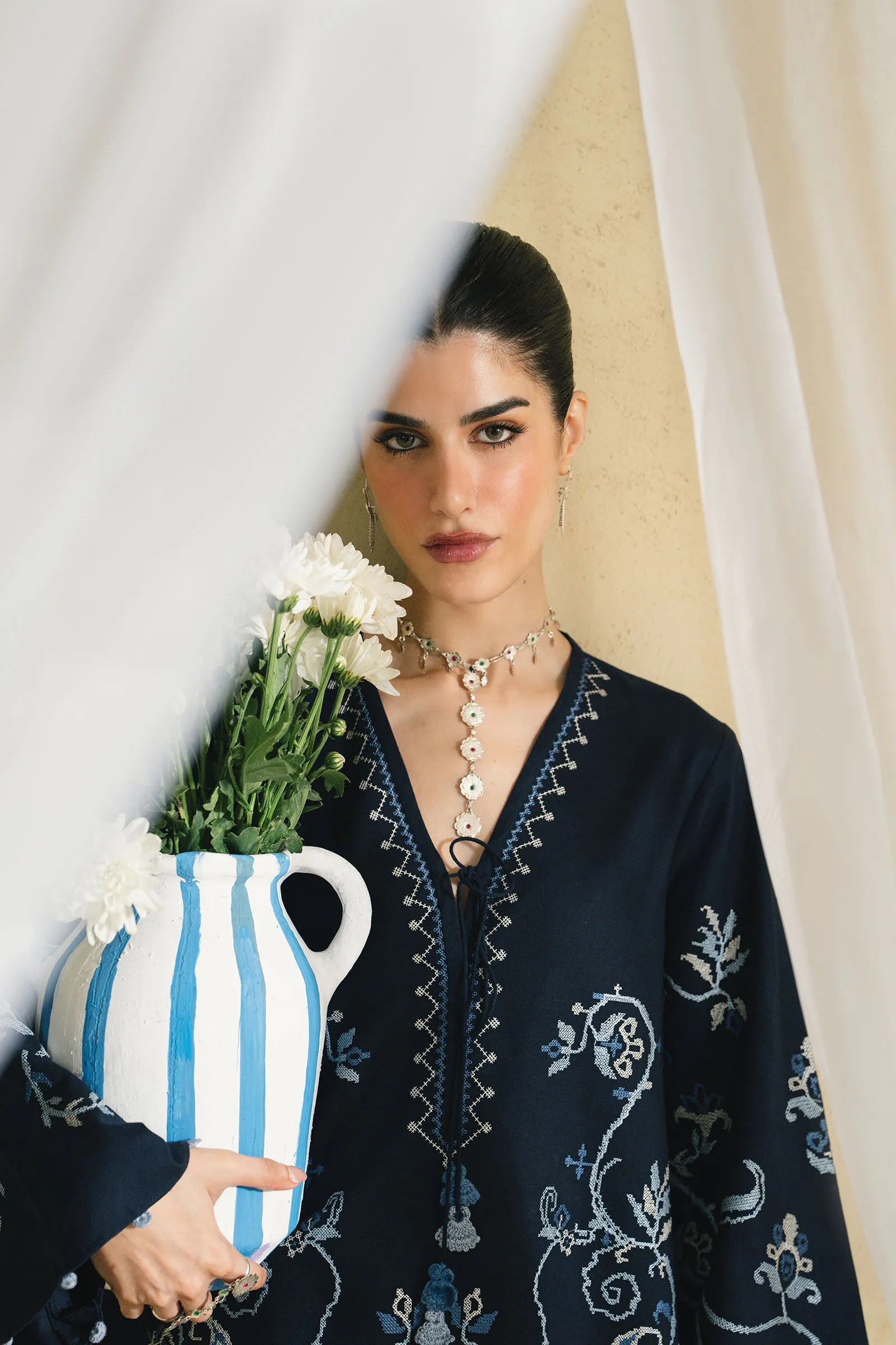 MAHIN (ERW-21499) sold by Elan product image thumbnail 4