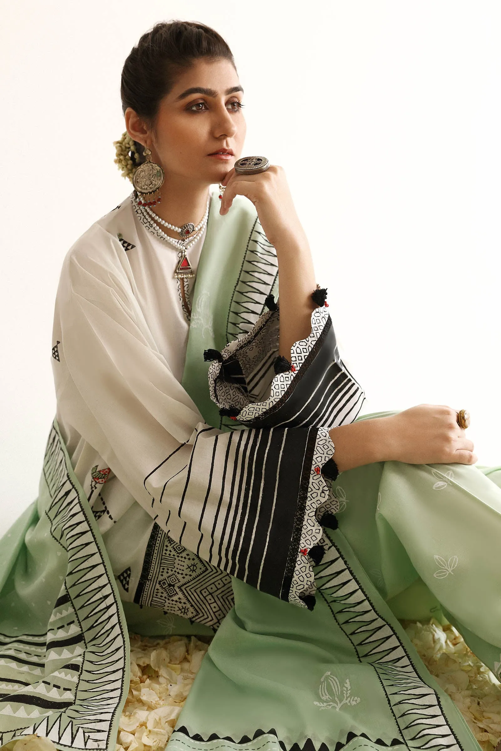 PARISA (EVI-20785) sold by Elan product image thumbnail 4