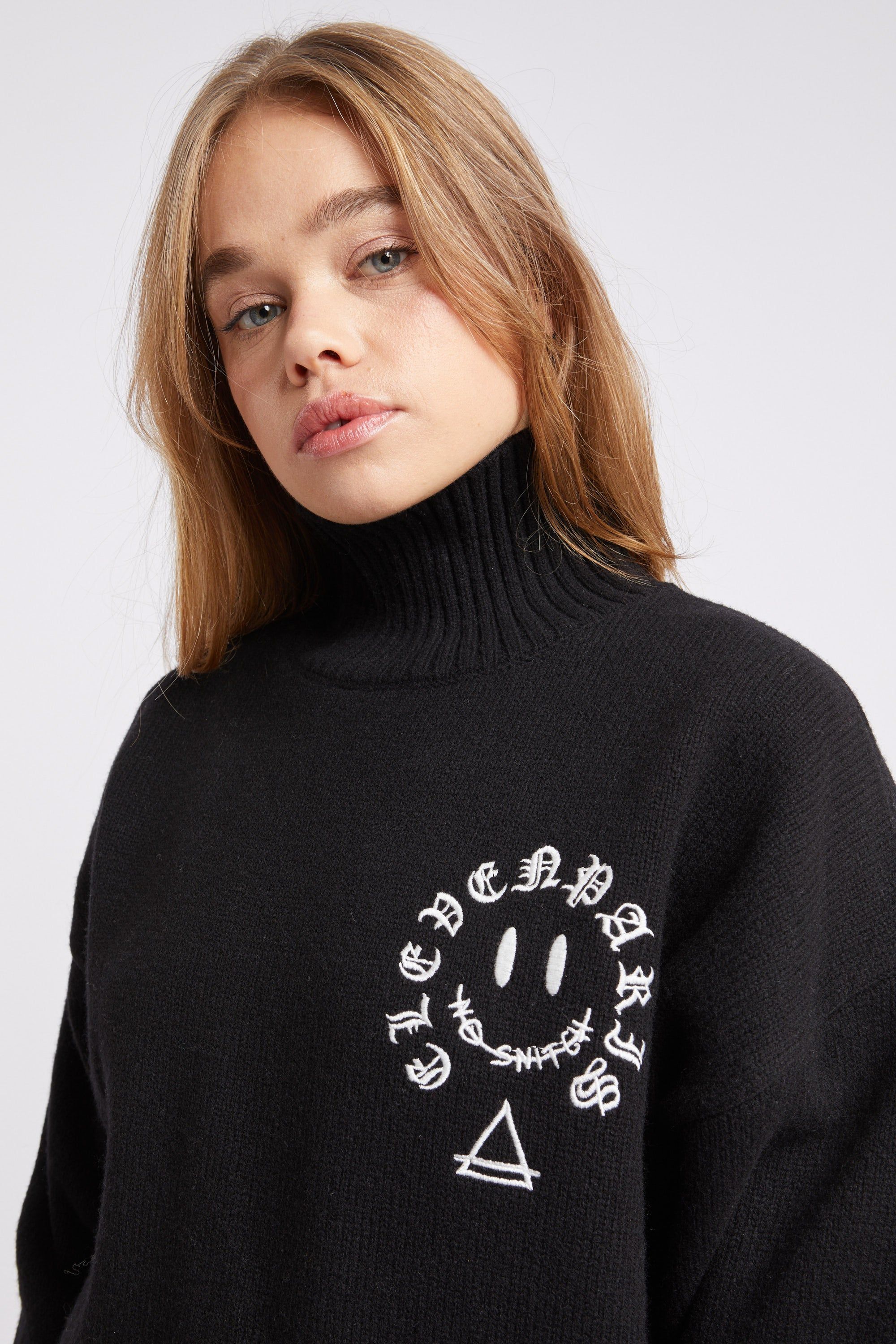 Macao Noir sold by Eleven Paris