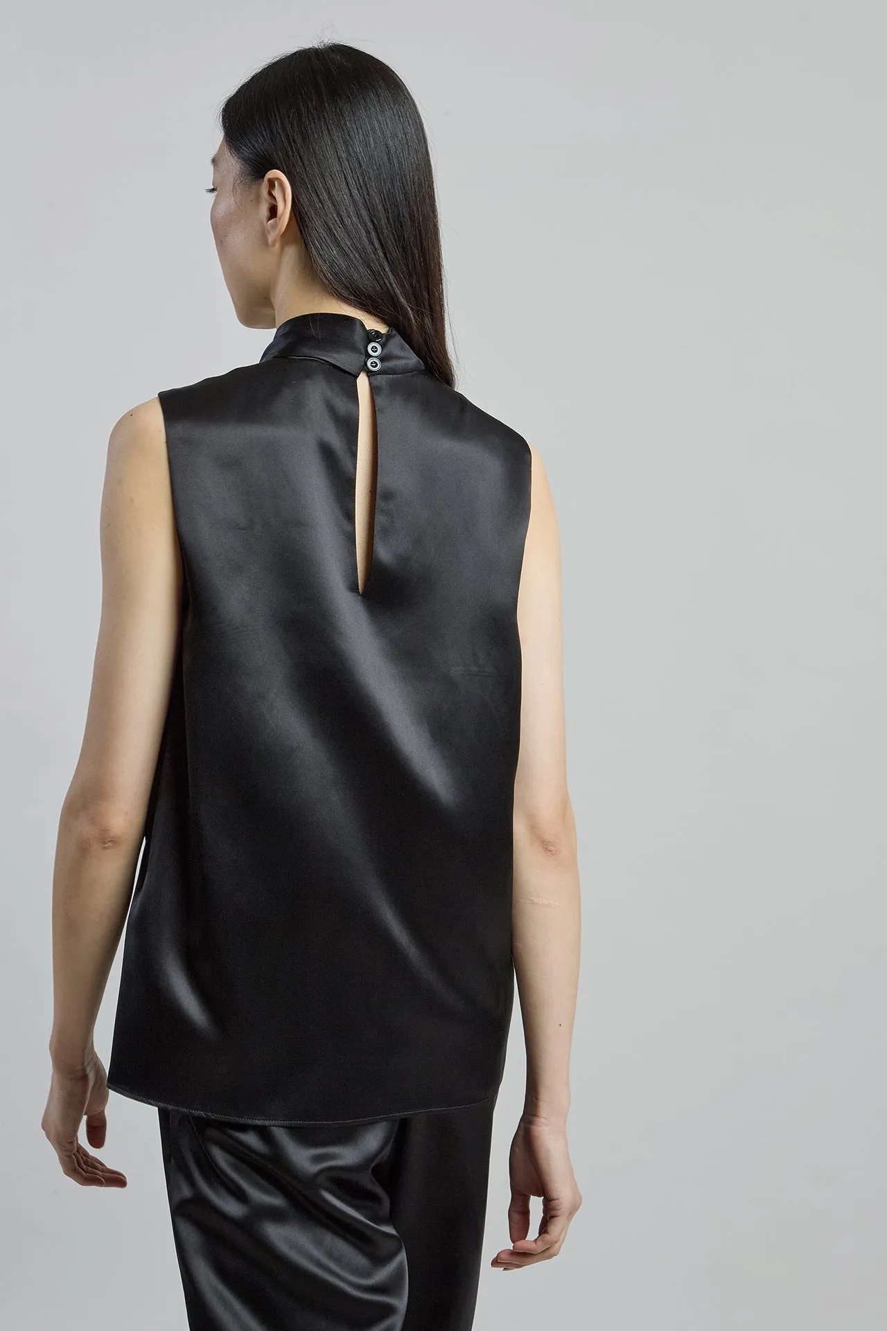 Women's Sleeveless Double Silk Satin Crossover Neck Top | Eleventy sold by Eleventy product image thumbnail 3