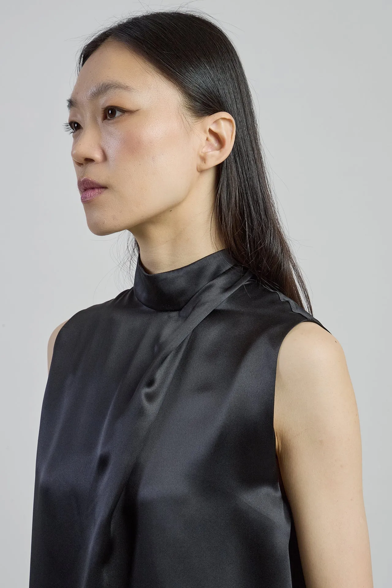 Women's Sleeveless Double Silk Satin Crossover Neck Top | Eleventy sold by Eleventy product image thumbnail 4