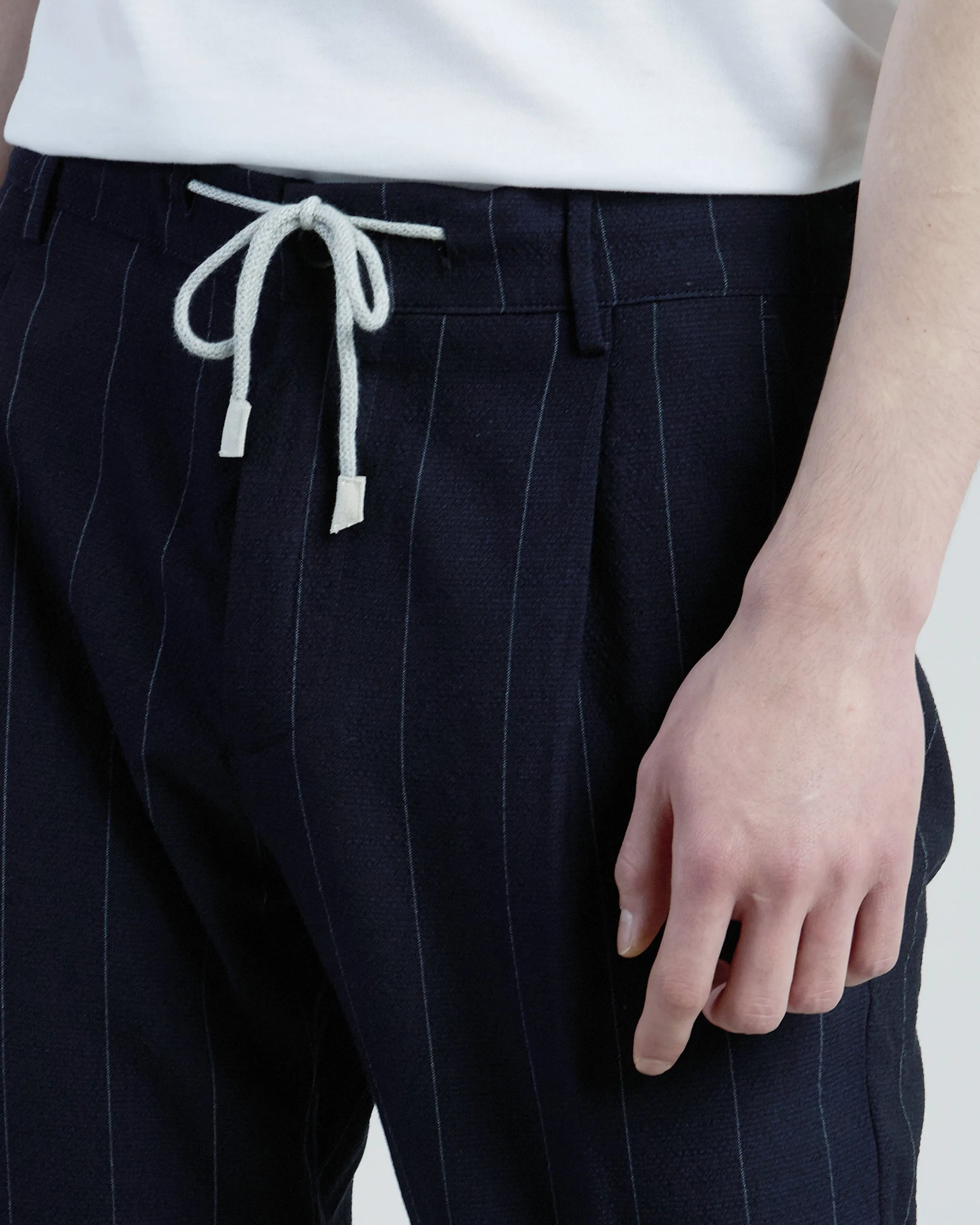 Men's Stretch Wool Jogger Trousers with Pleats | Eleventy sold by Eleventy product image thumbnail 4