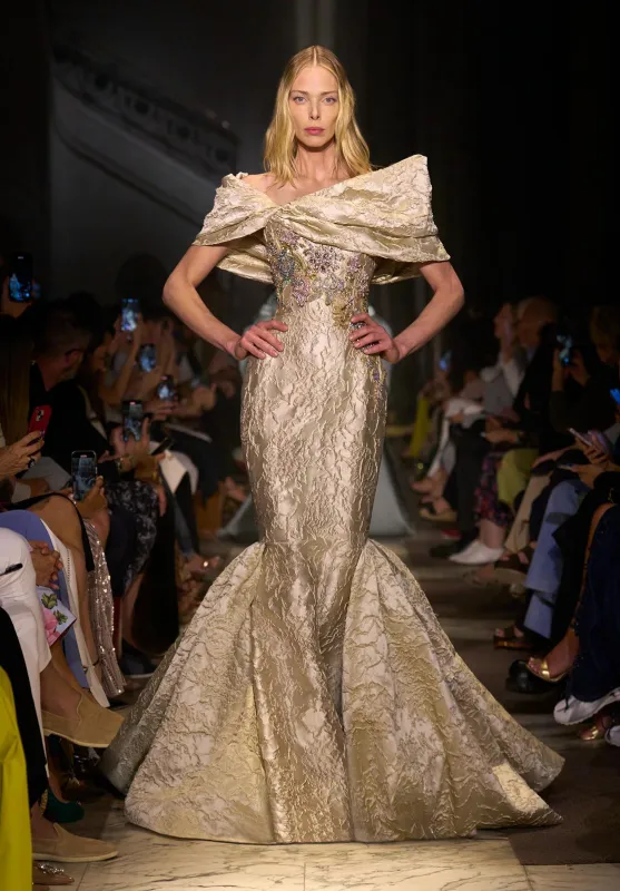 Look 40 sold by Elie Saab