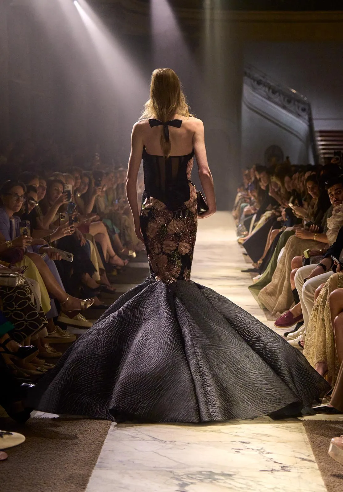 Look 33 sold by Elie Saab product image thumbnail 2