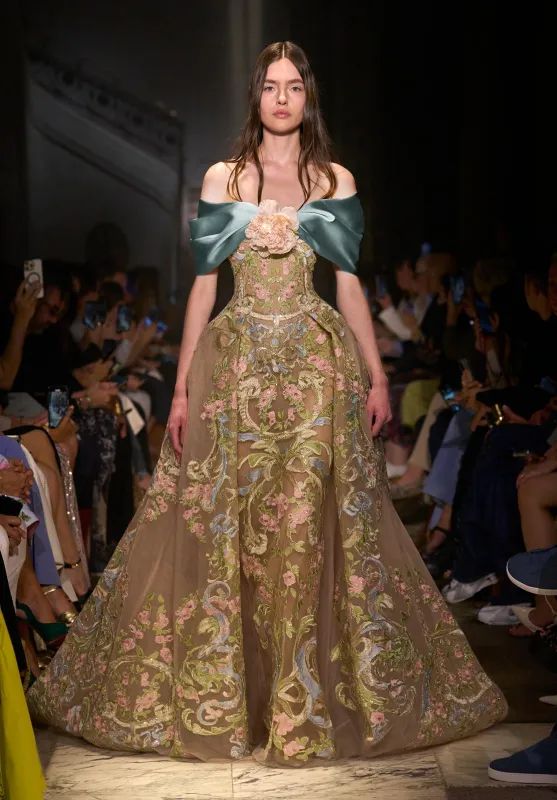 Look 18 sold by Elie Saab