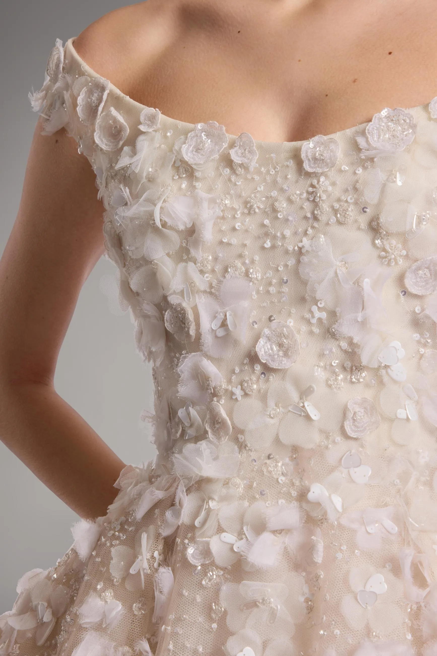 Look 16 sold by Elie Saab product image thumbnail 5