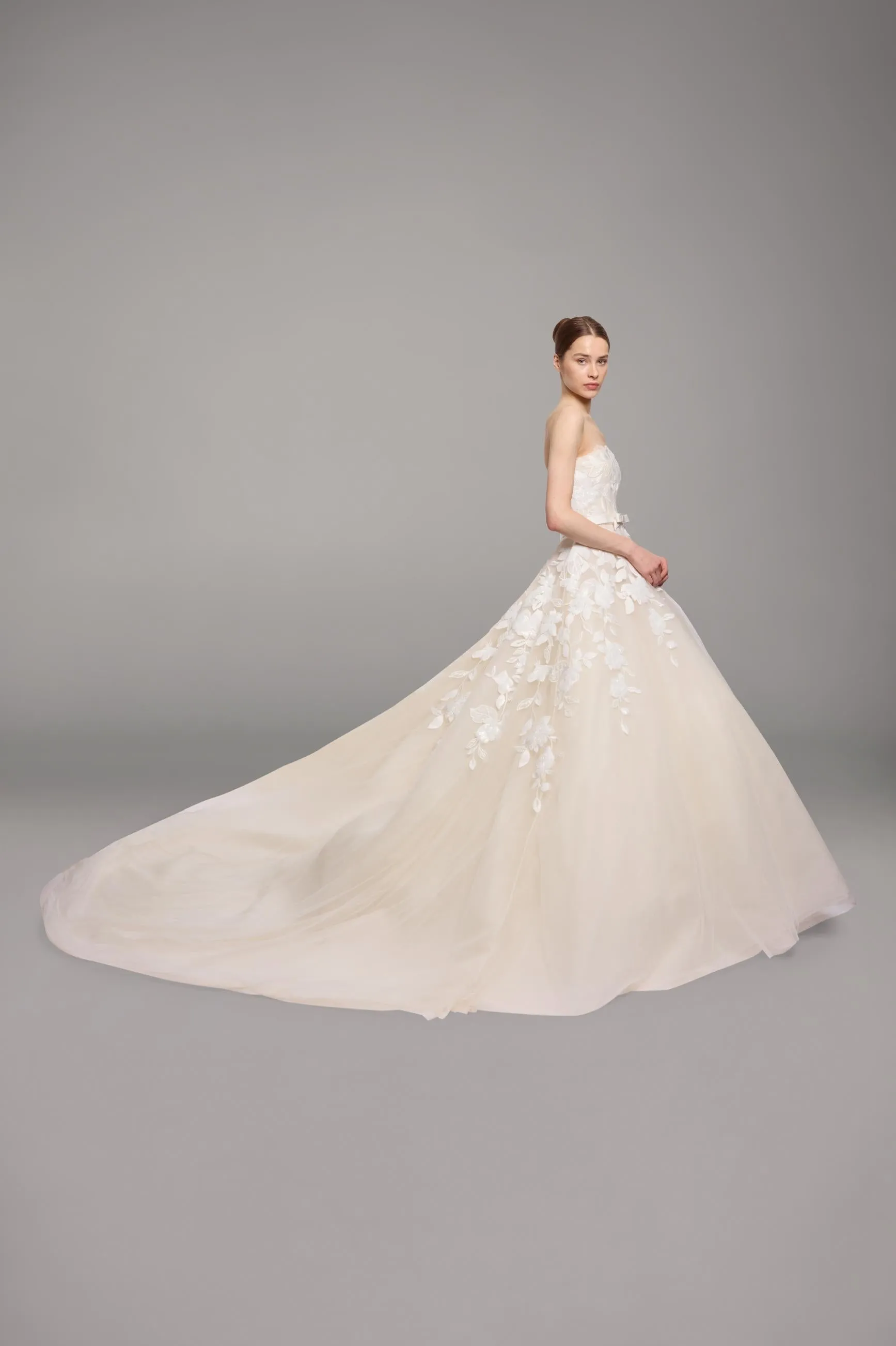 Look 12 sold by Elie Saab product image thumbnail 4