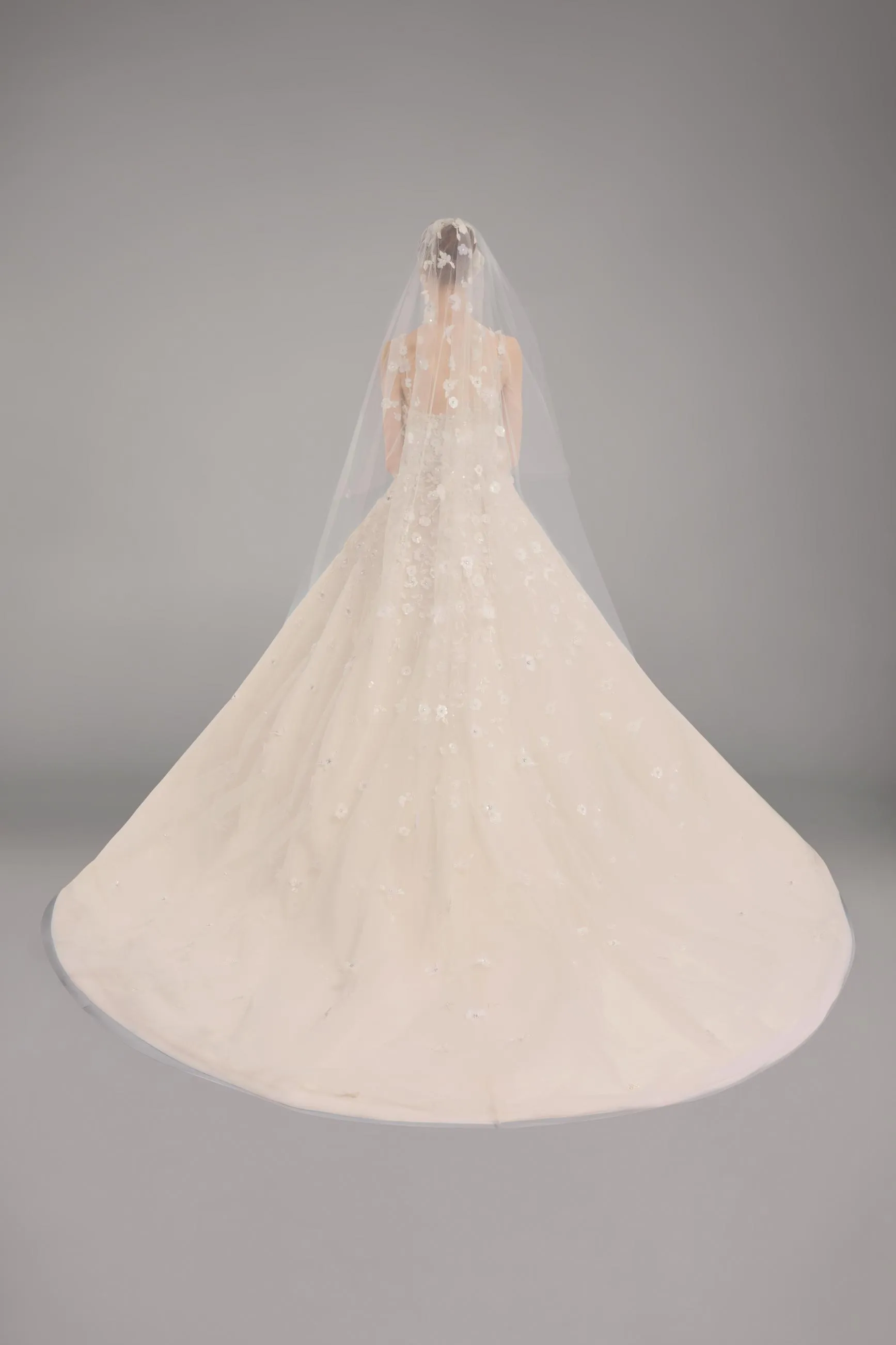 Look 8 sold by Elie Saab product image thumbnail 5