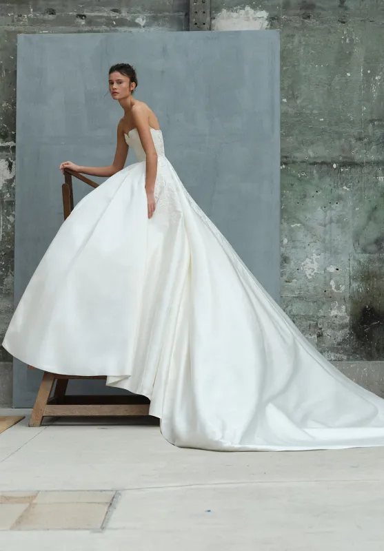 Look 5 sold by Elie Saab