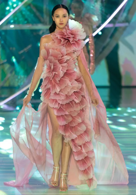 Look 23 sold by Elie Saab