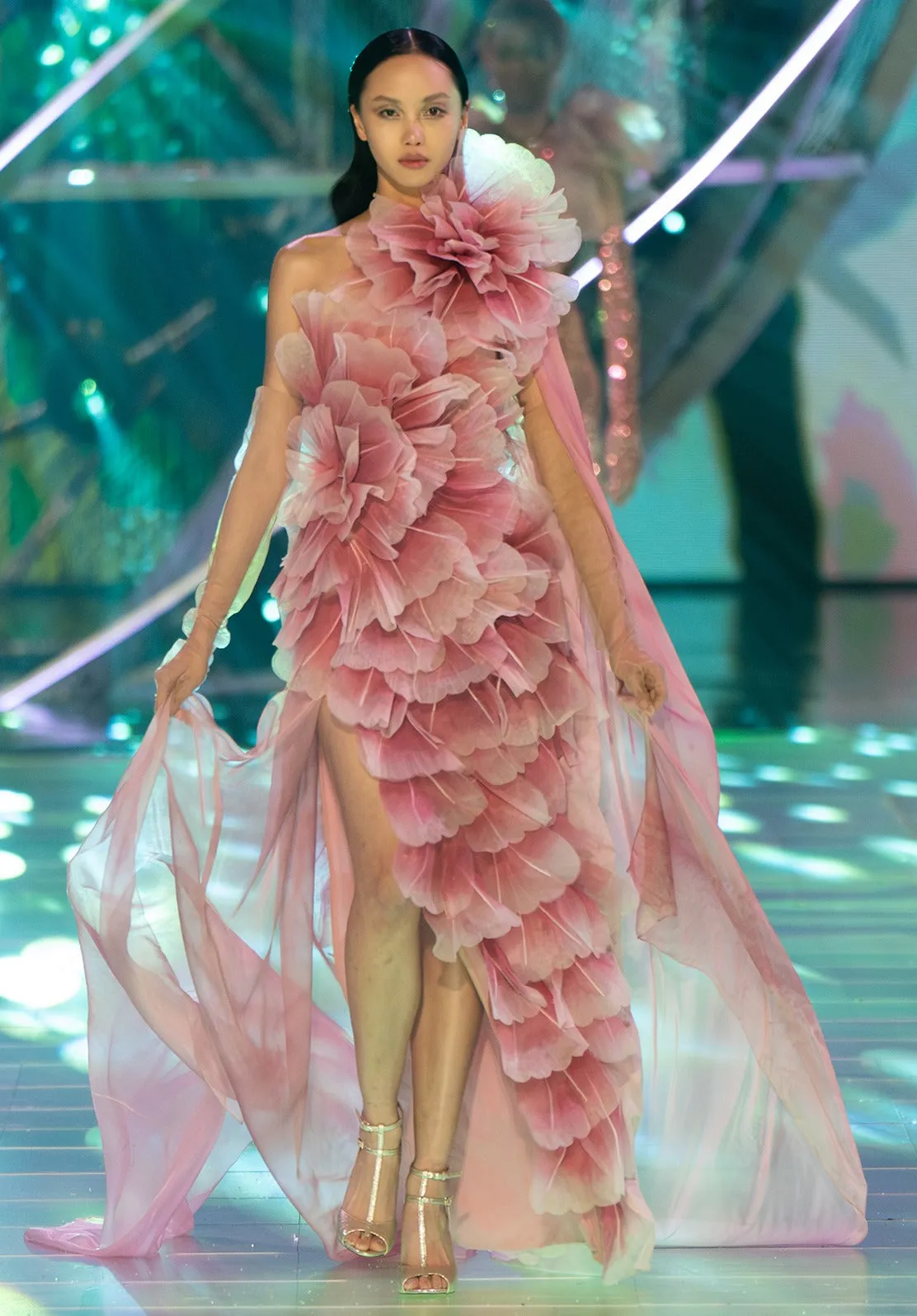 Look 23 sold by Elie Saab