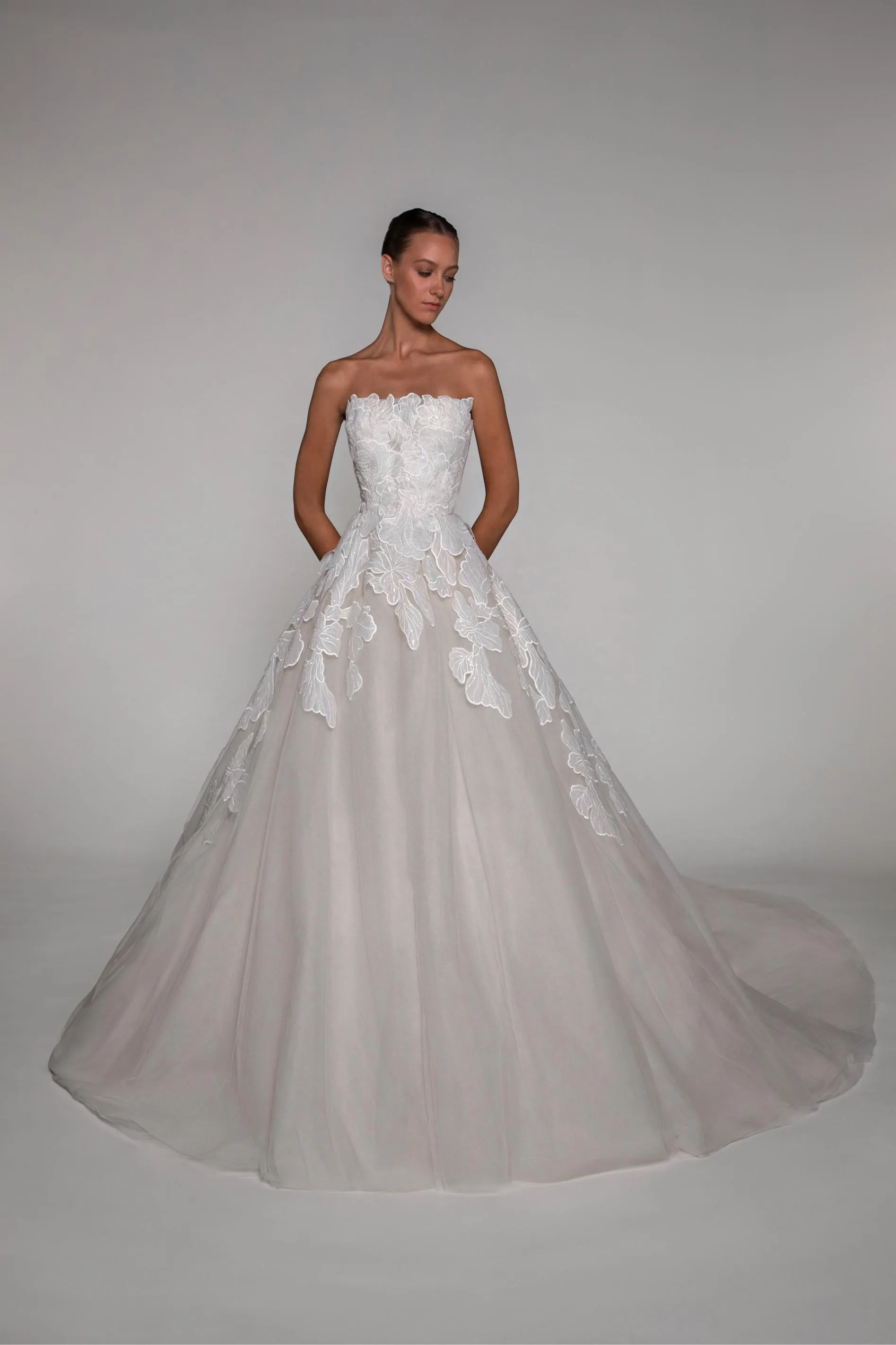 Look 10 sold by Elie Saab product image thumbnail 3