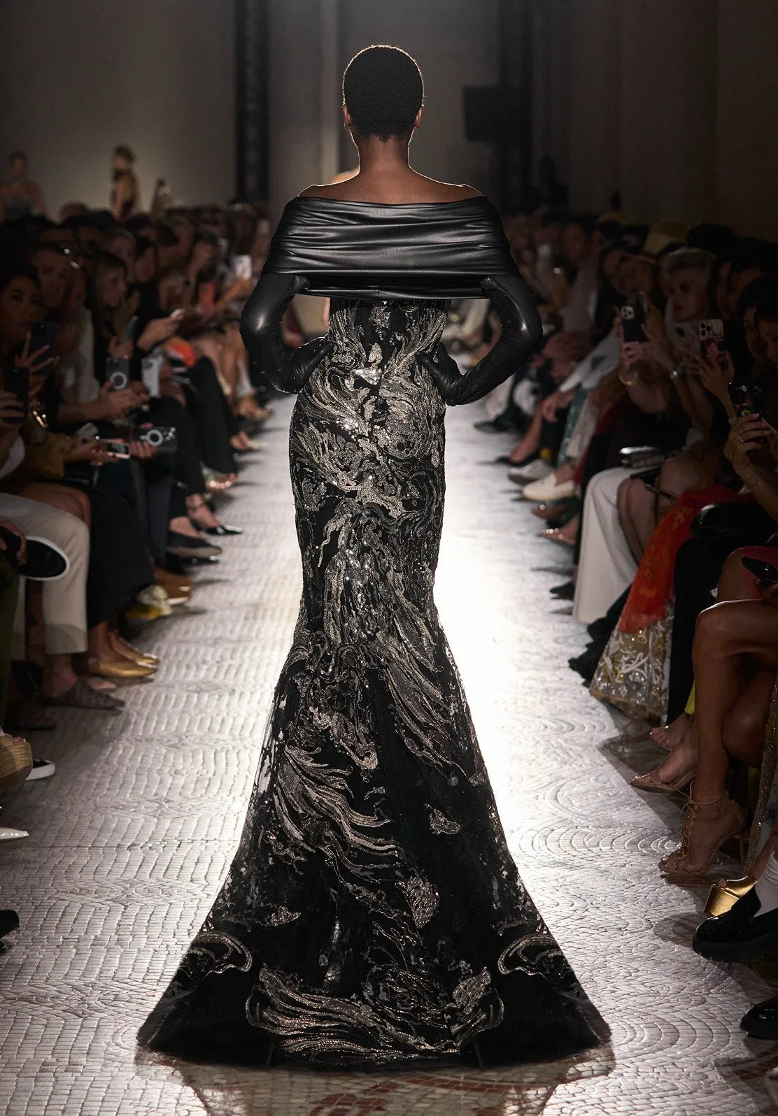 Look 33 sold by Elie Saab product image thumbnail 2
