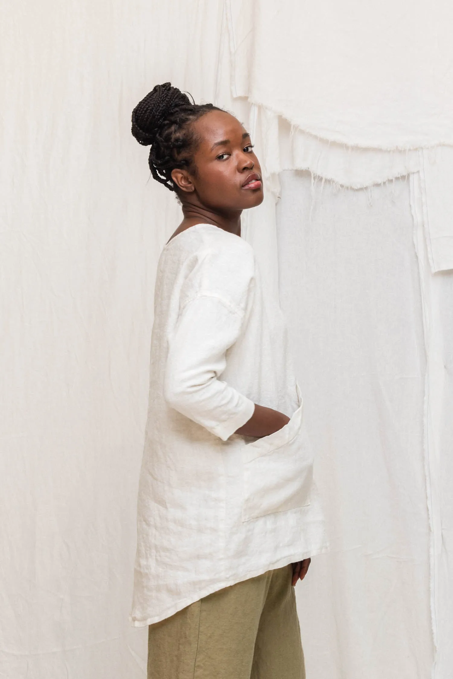 Long Sleeve Harper Tunic in New Midweight Linen sold by Elizabeth Suzann product image thumbnail 4