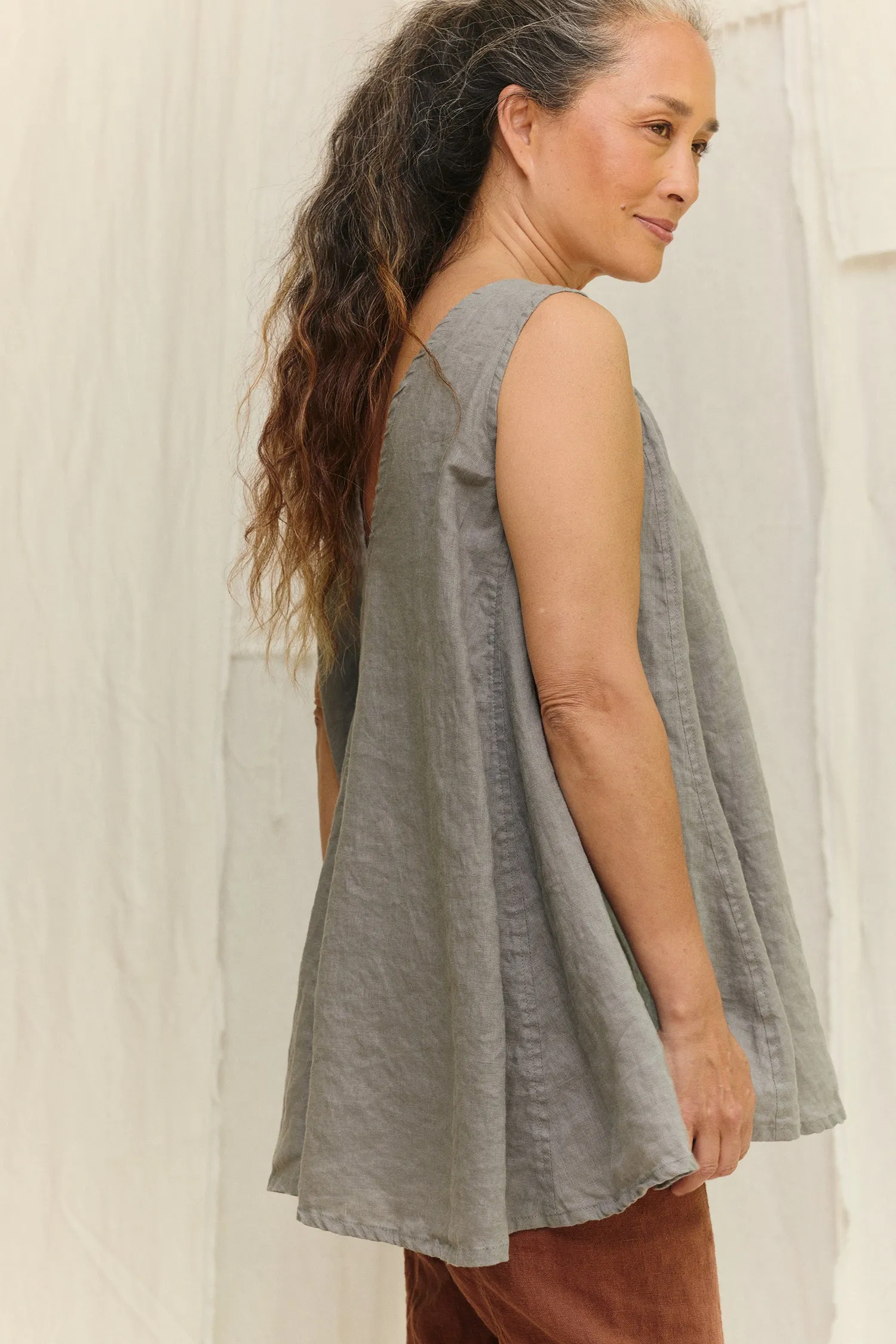 Harlow Tunic in Lightweight Linen sold by Elizabeth Suzann