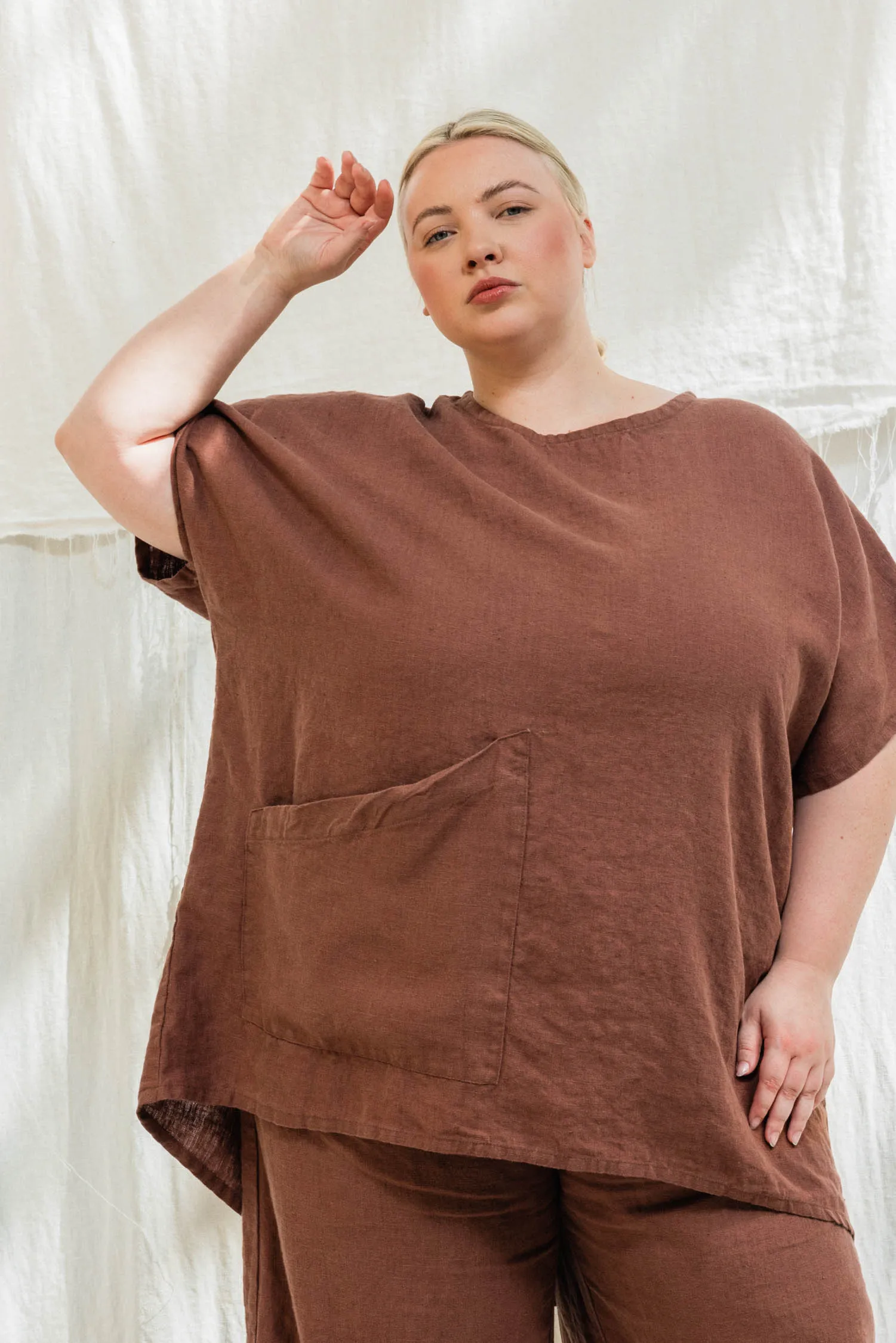 Harper Tunic in New Midweight Linen sold by Elizabeth Suzann product image thumbnail 3