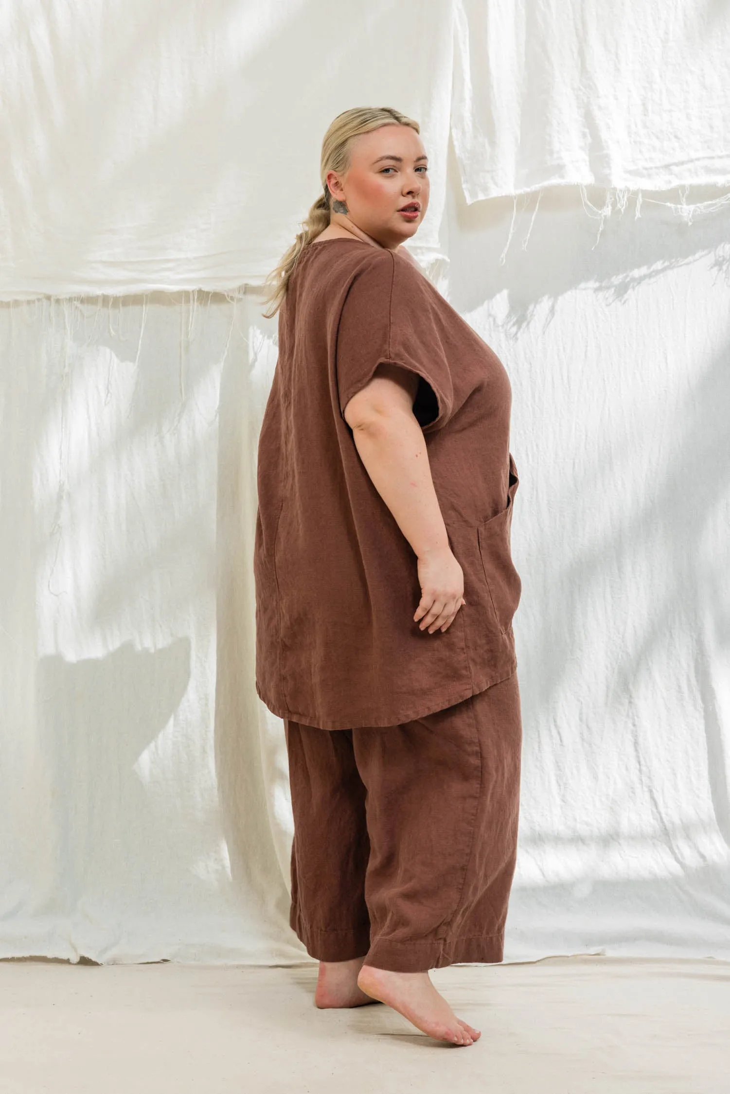 Harper Tunic in New Midweight Linen sold by Elizabeth Suzann product image thumbnail 2