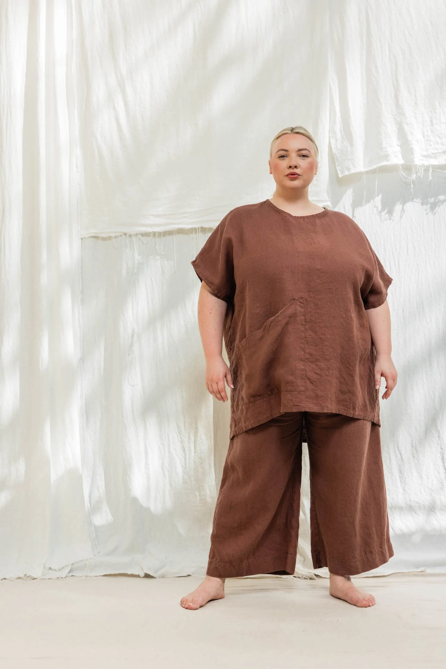 Harper Tunic in New Midweight Linen sold by Elizabeth Suzann product image thumbnail 4