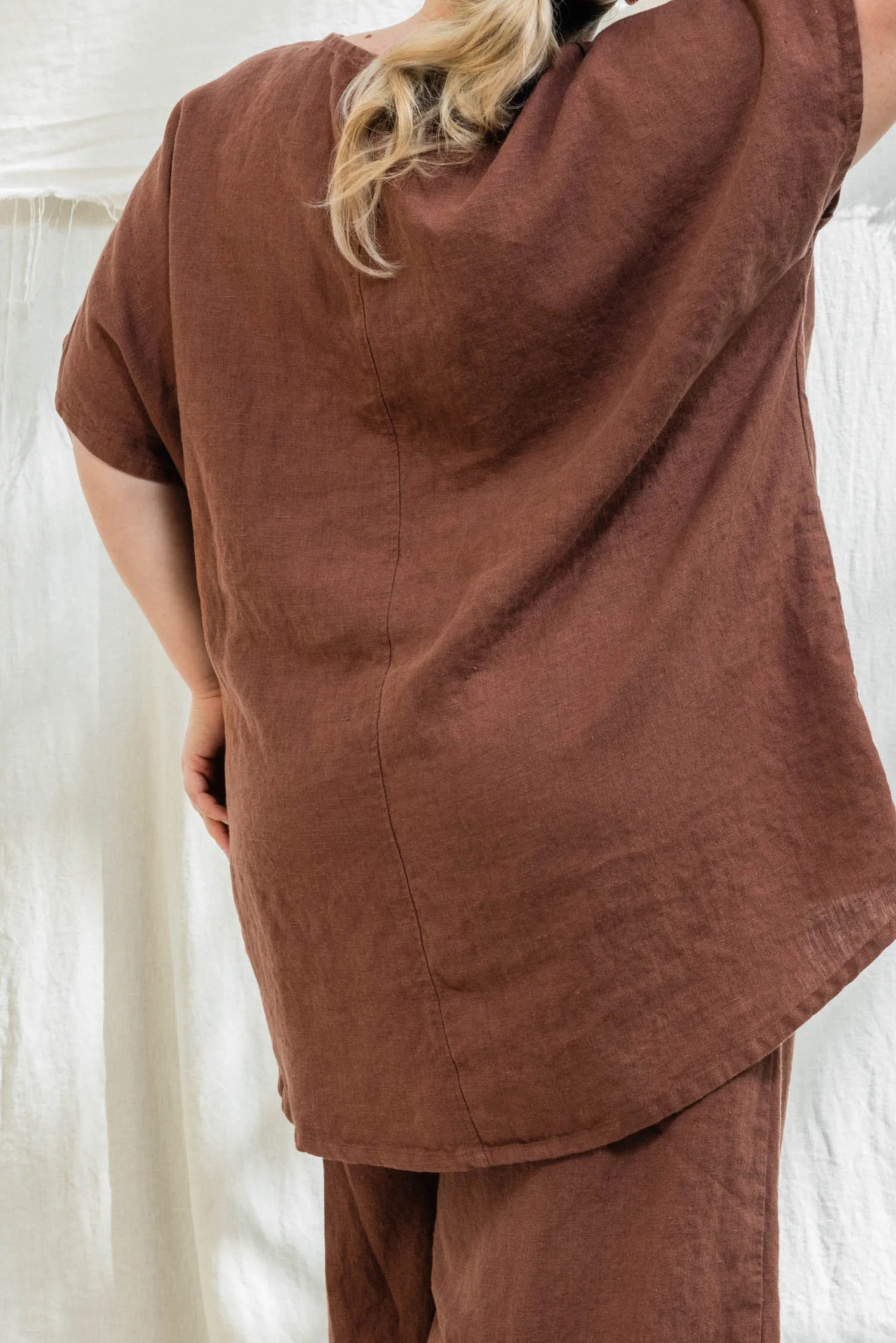 Harper Tunic in New Midweight Linen sold by Elizabeth Suzann product image thumbnail 5
