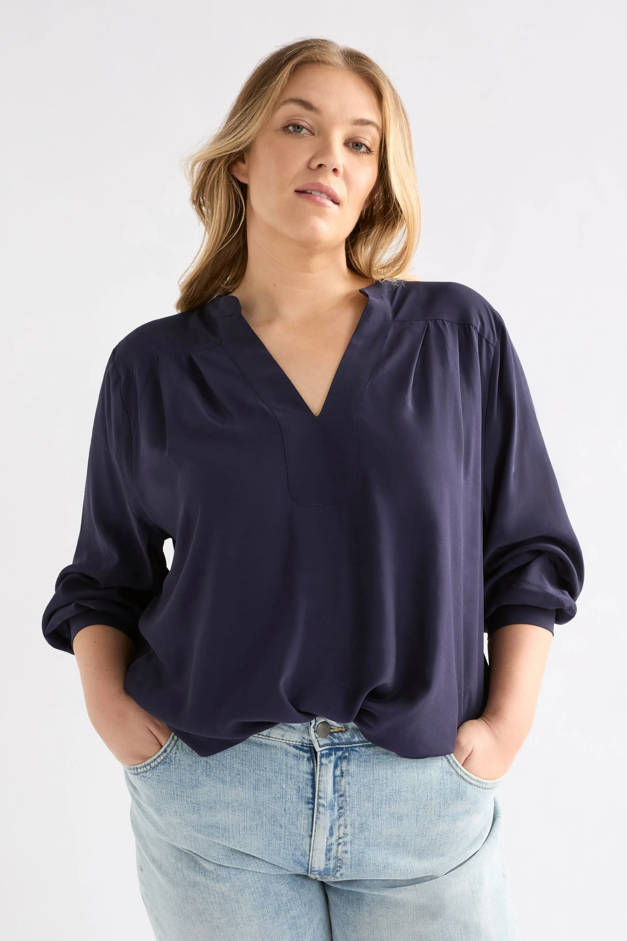 Maar Top Navy sold by Elk