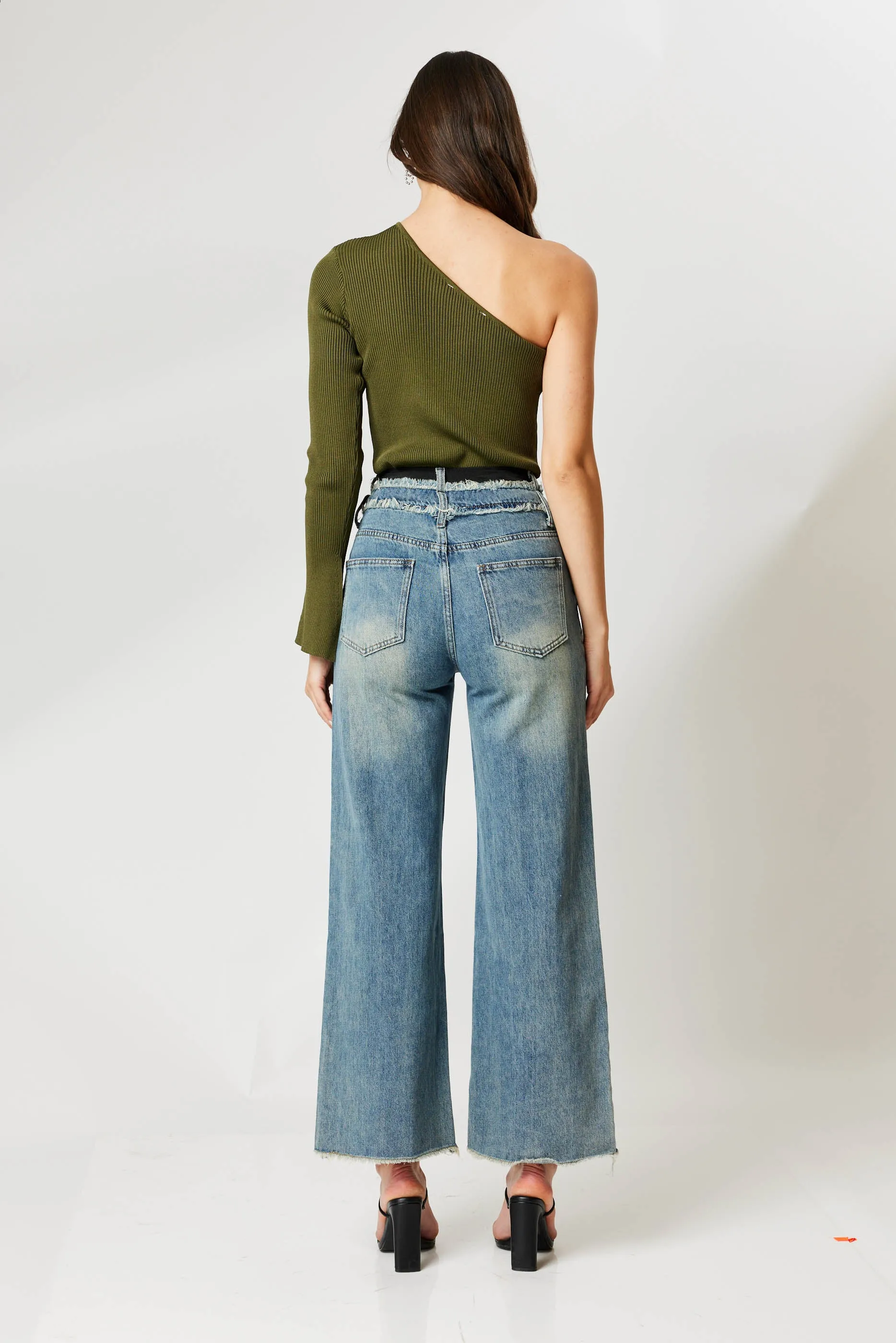 CURAAE Cataonia Top Black sold by Elliatt product image thumbnail 3