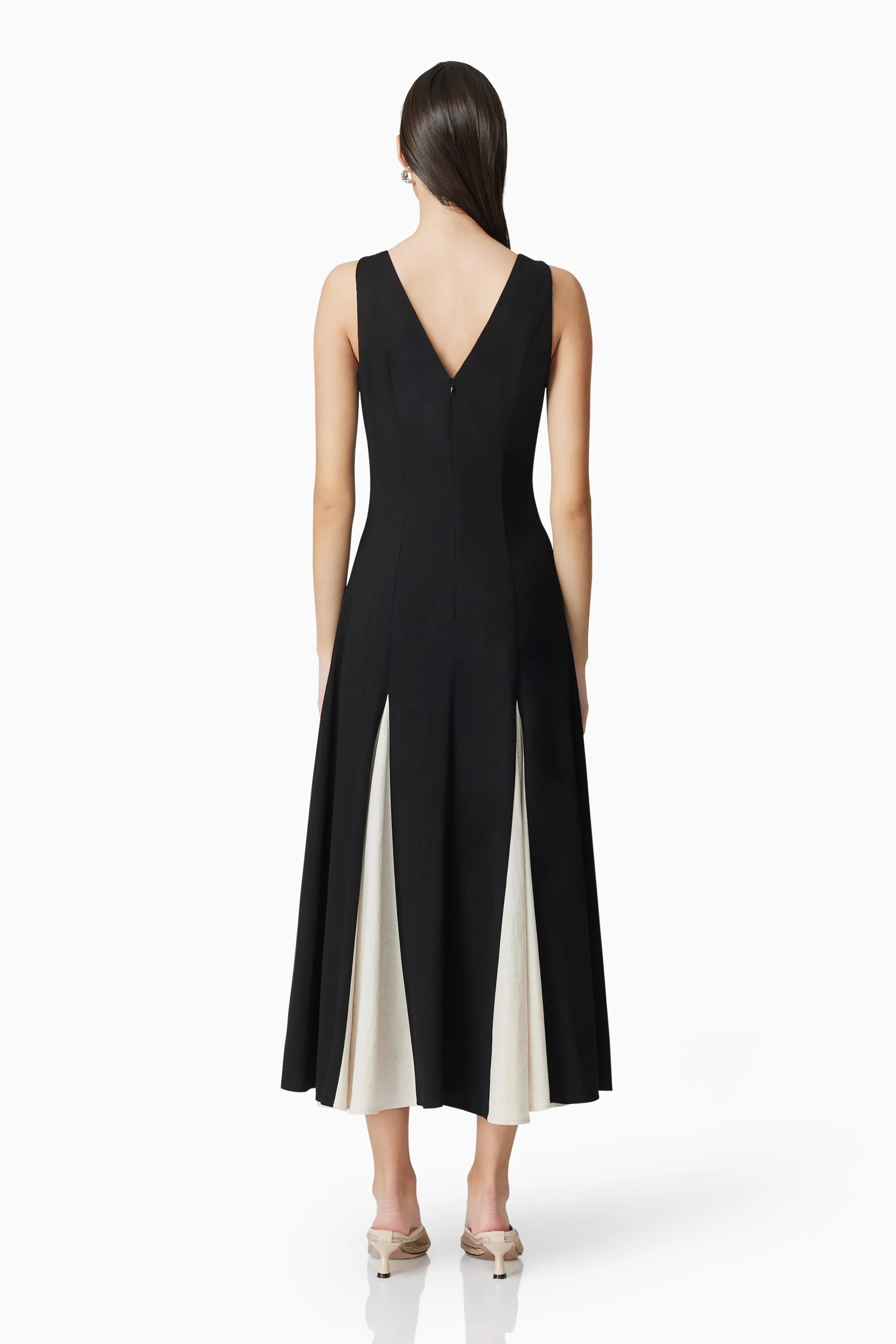 CURAAE Vera Midi Dress In Black & White sold by Elliatt product image thumbnail 3