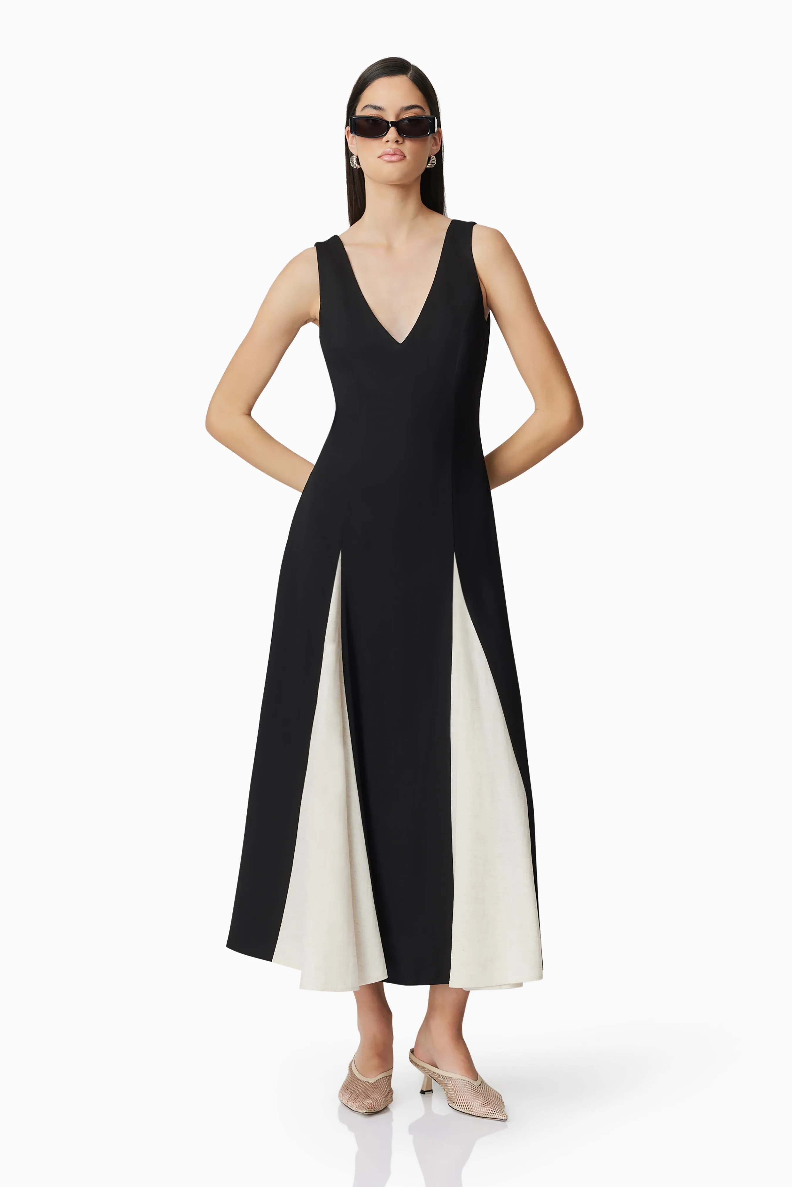 CURAAE Vera Midi Dress In Black & White sold by Elliatt product image thumbnail 4