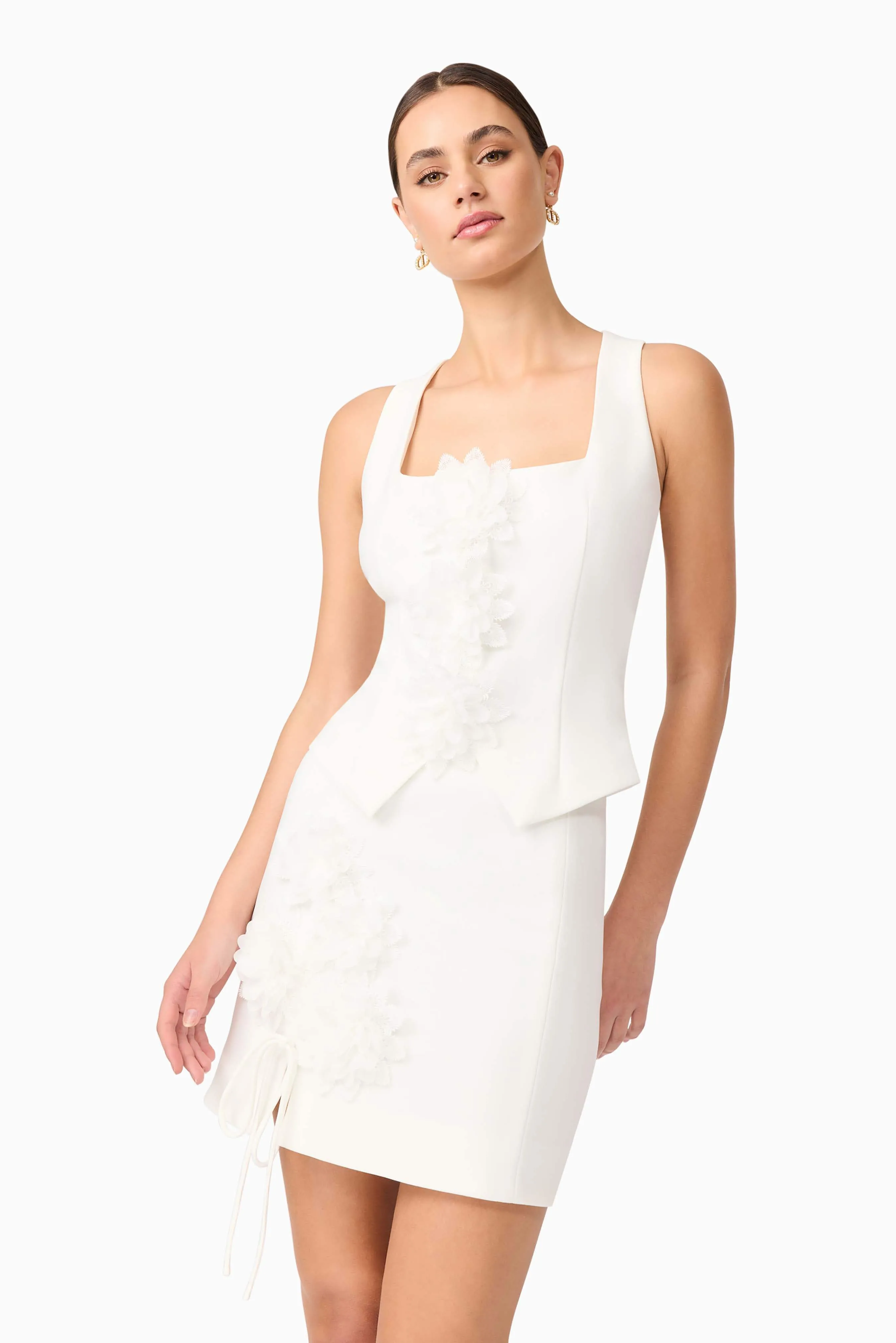 Jada Floral Set in White sold by Elliatt product image thumbnail 3