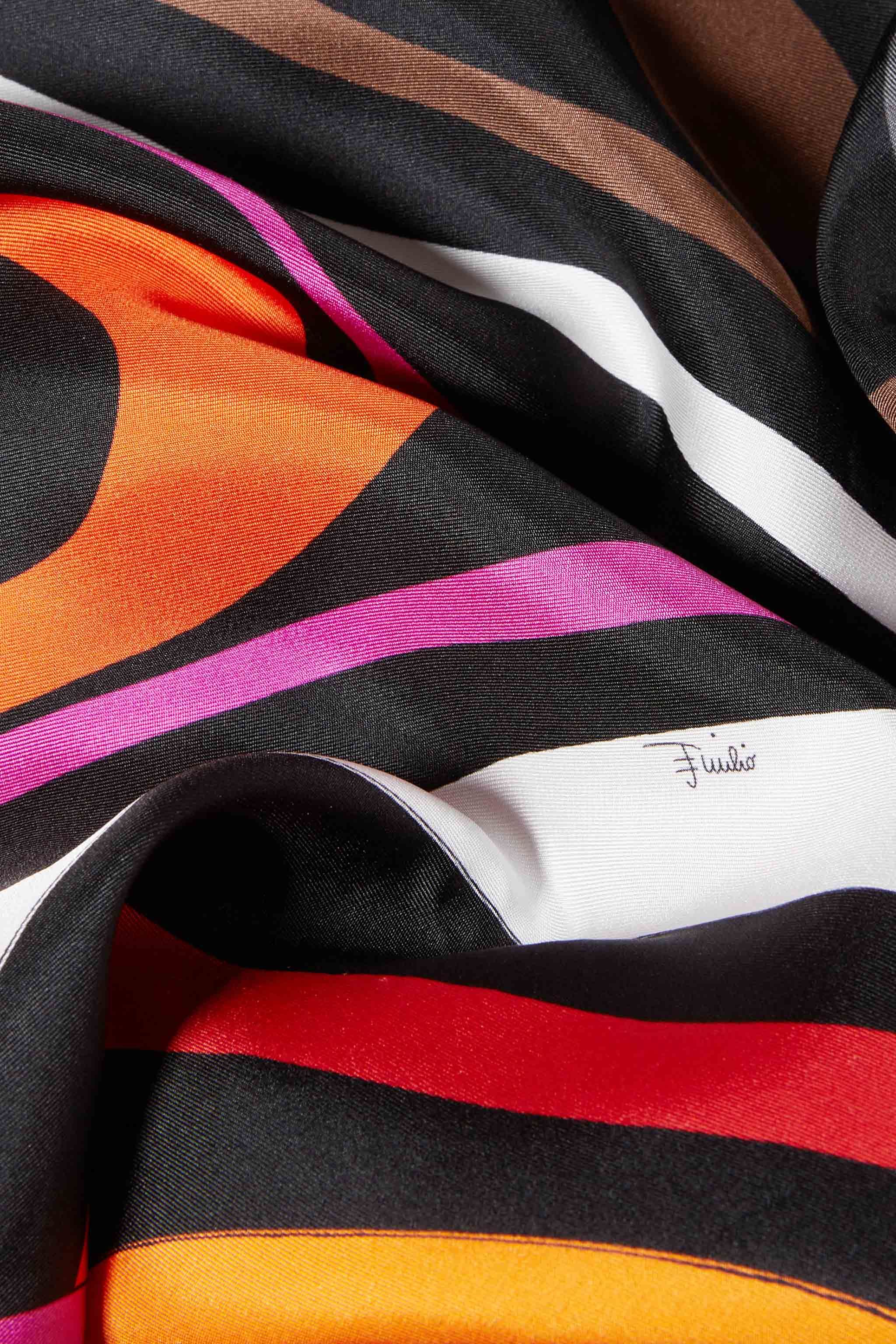 Carré grande in seta con stampe patchwork sold by Emilio Pucci product image thumbnail 4