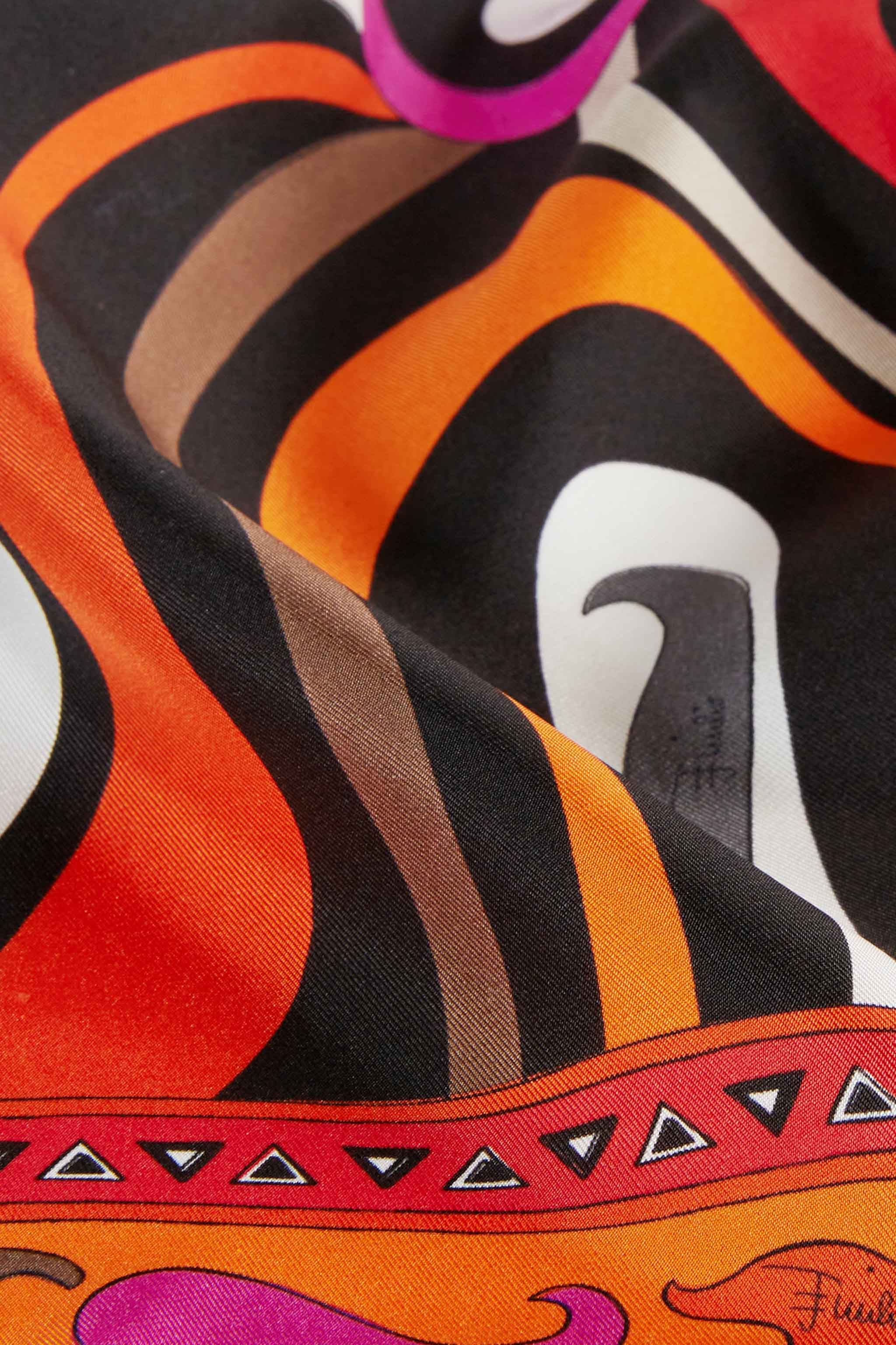 Carré grande in seta con stampa Marmo sold by Emilio Pucci product image thumbnail 4