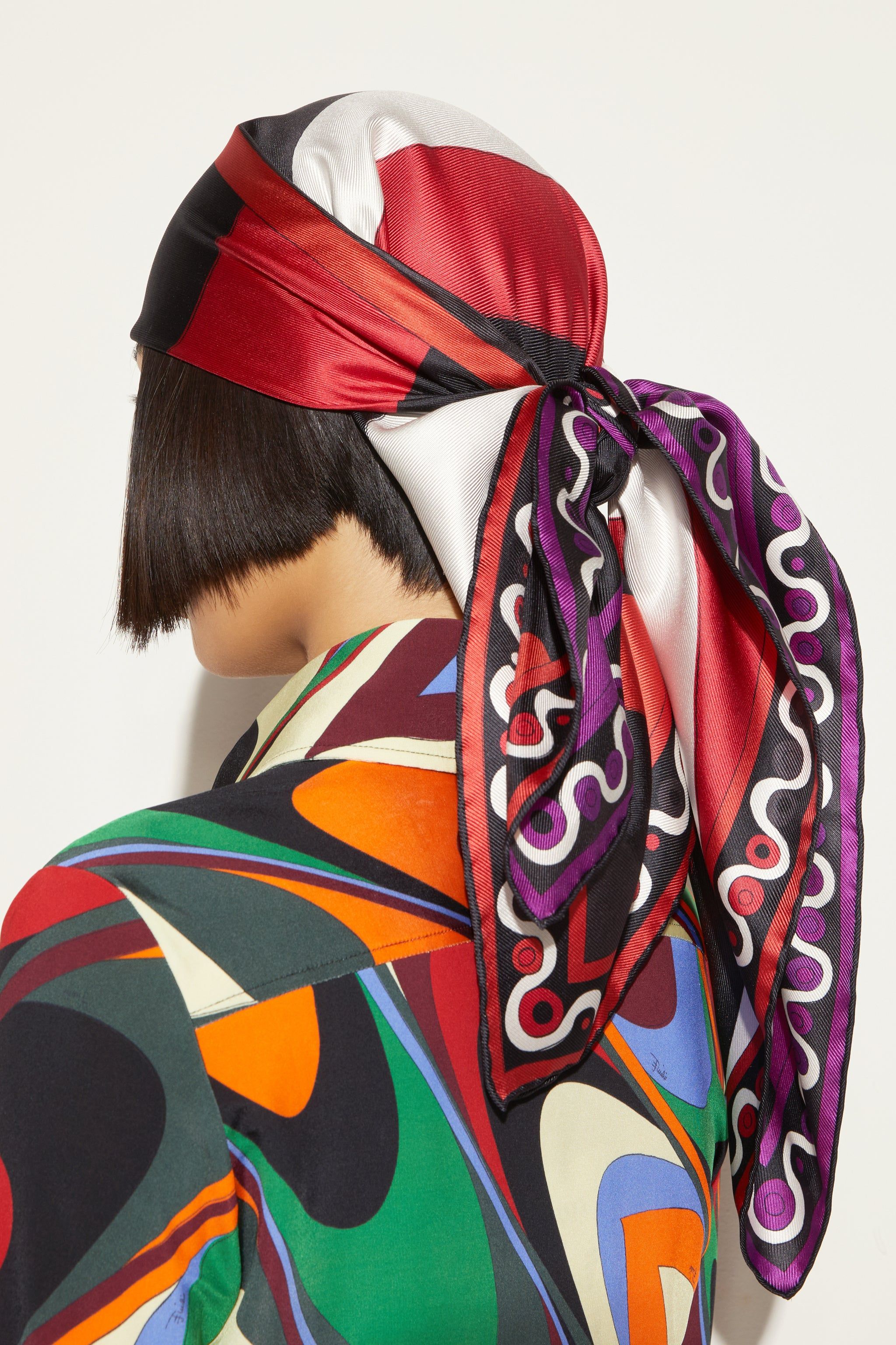 Carré grande in seta con stampa Iride sold by Emilio Pucci product image thumbnail 2